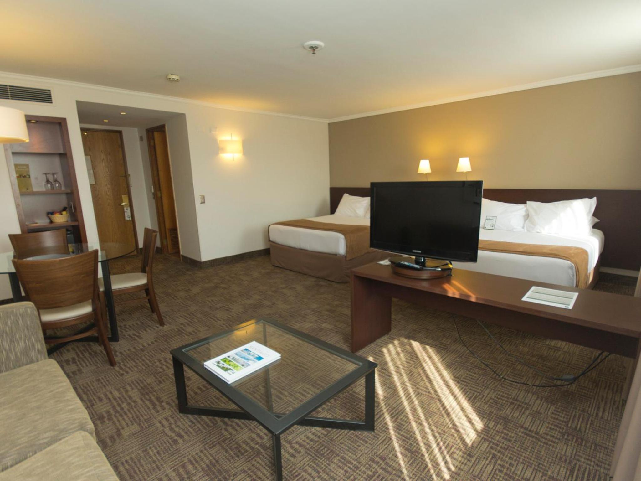 Double Room with Two Double Beds - Photo 9