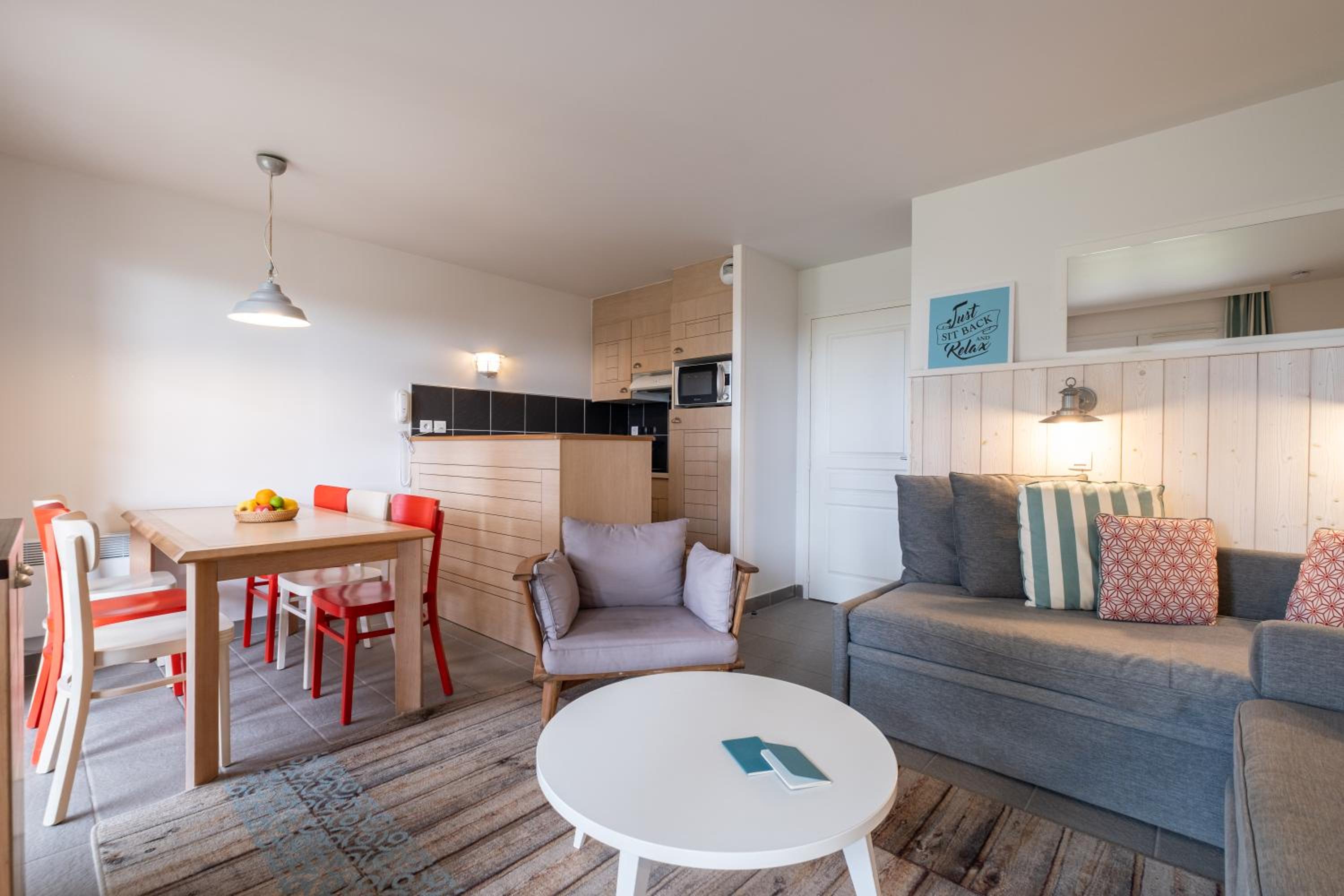 One-Bedroom Apartment with Sleeping Alcove (6 People) photo 1