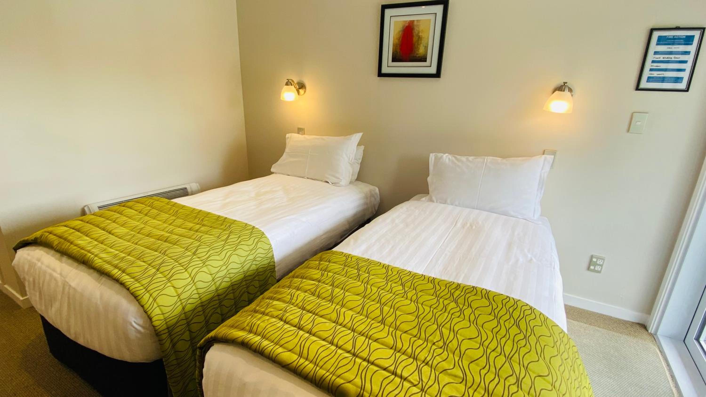 Twin Room - Photo 3