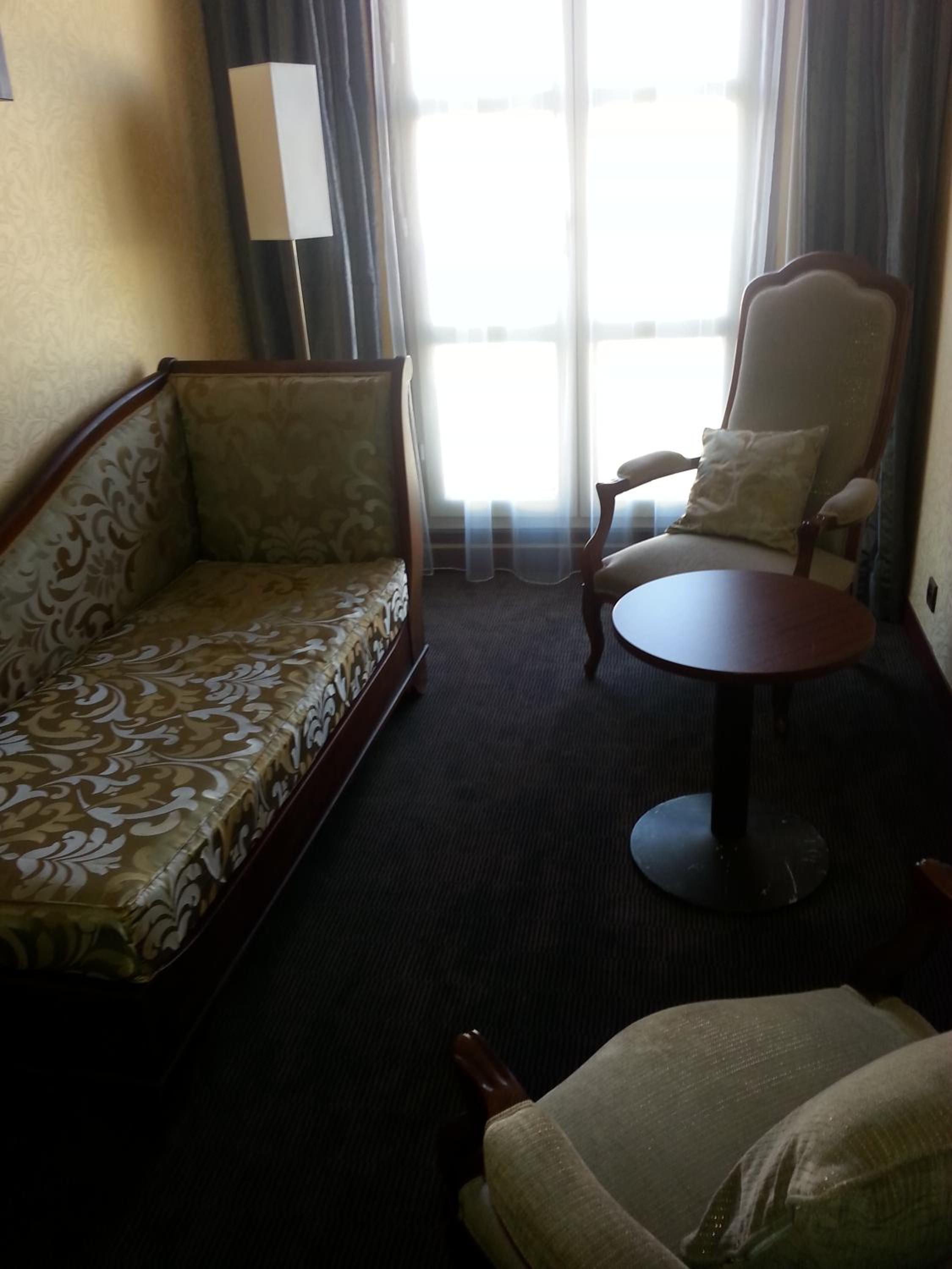 Suite - Photo 16