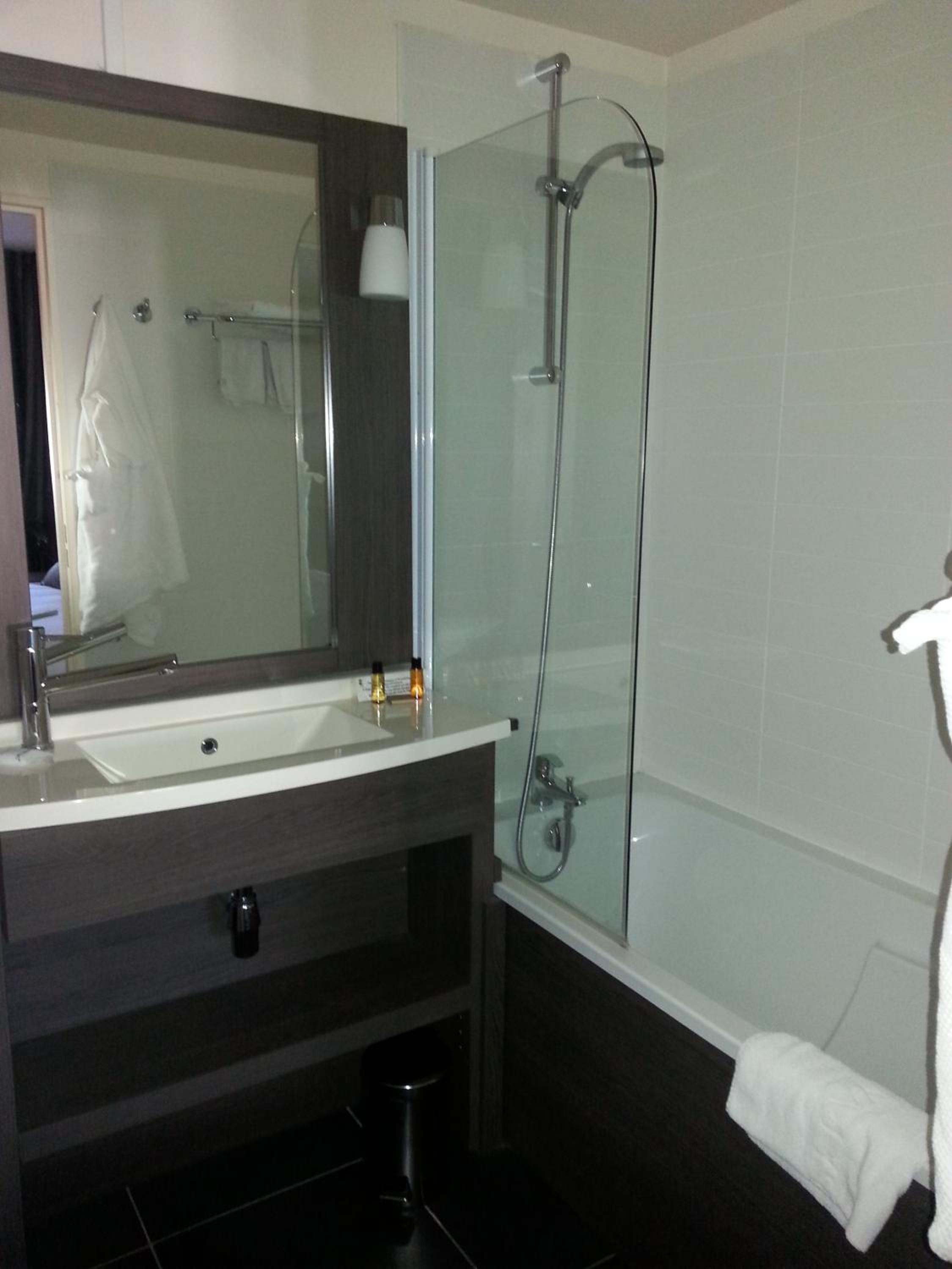 Double Room - Photo 11
