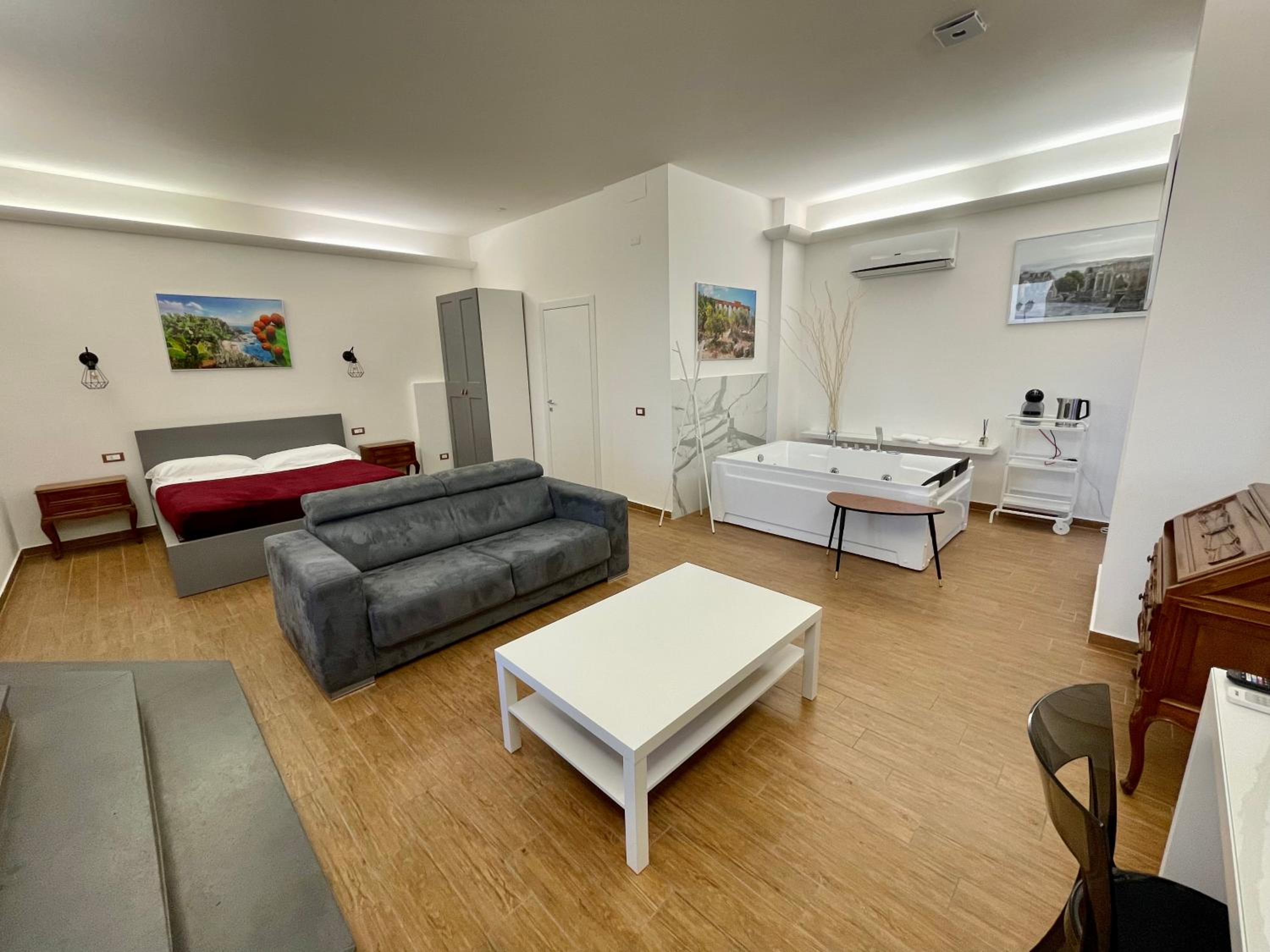 Deluxe Suite with Spa Bath