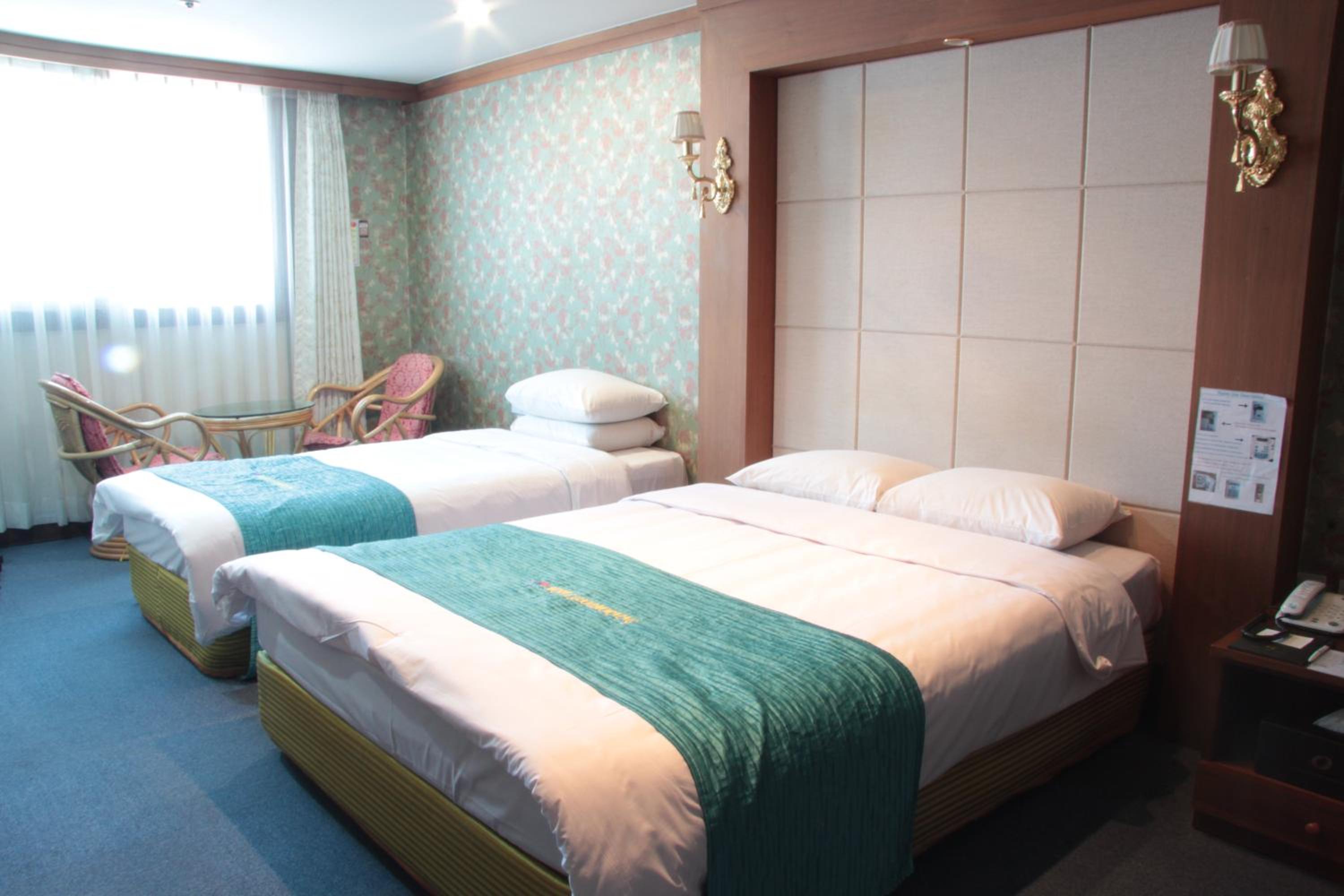 Deluxe Twin Room photo 2