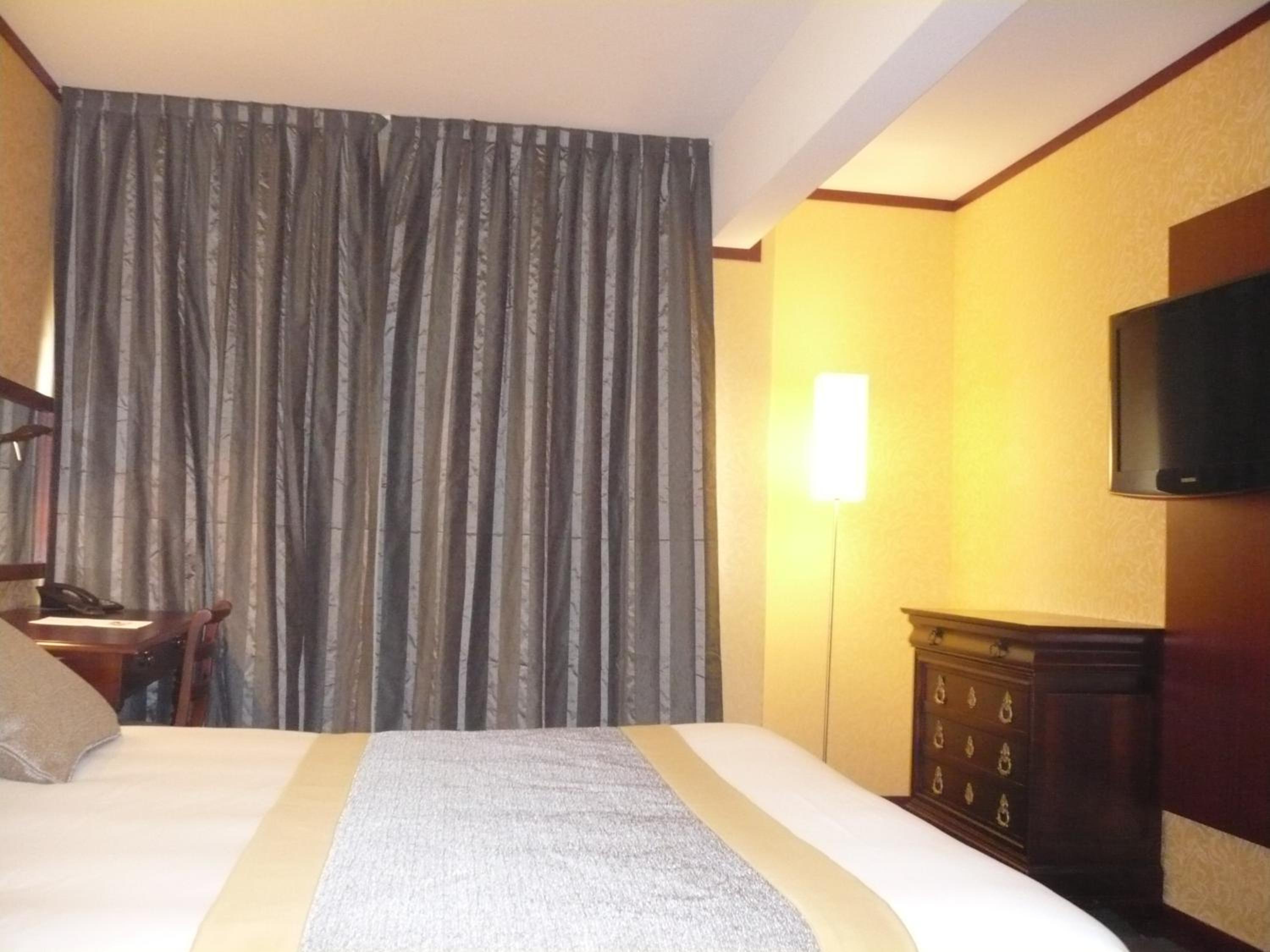 Suite - Photo 11
