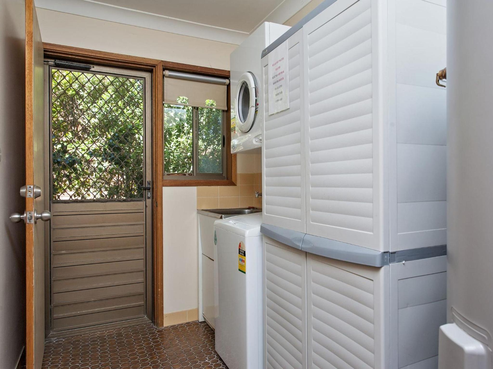 Three-Bedroom House photo 3