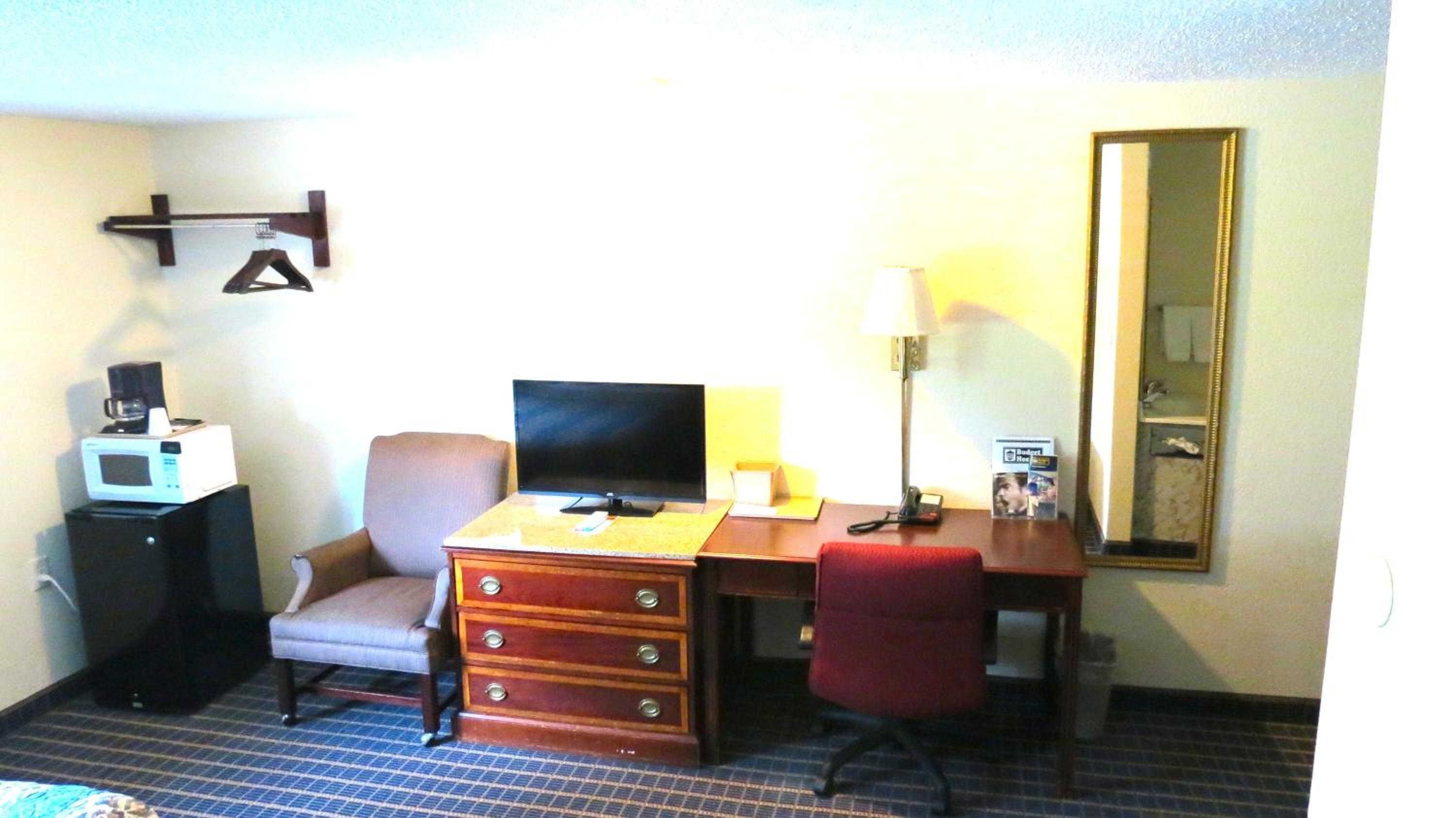 Double Room with Two Double Beds - Smoking photo 2