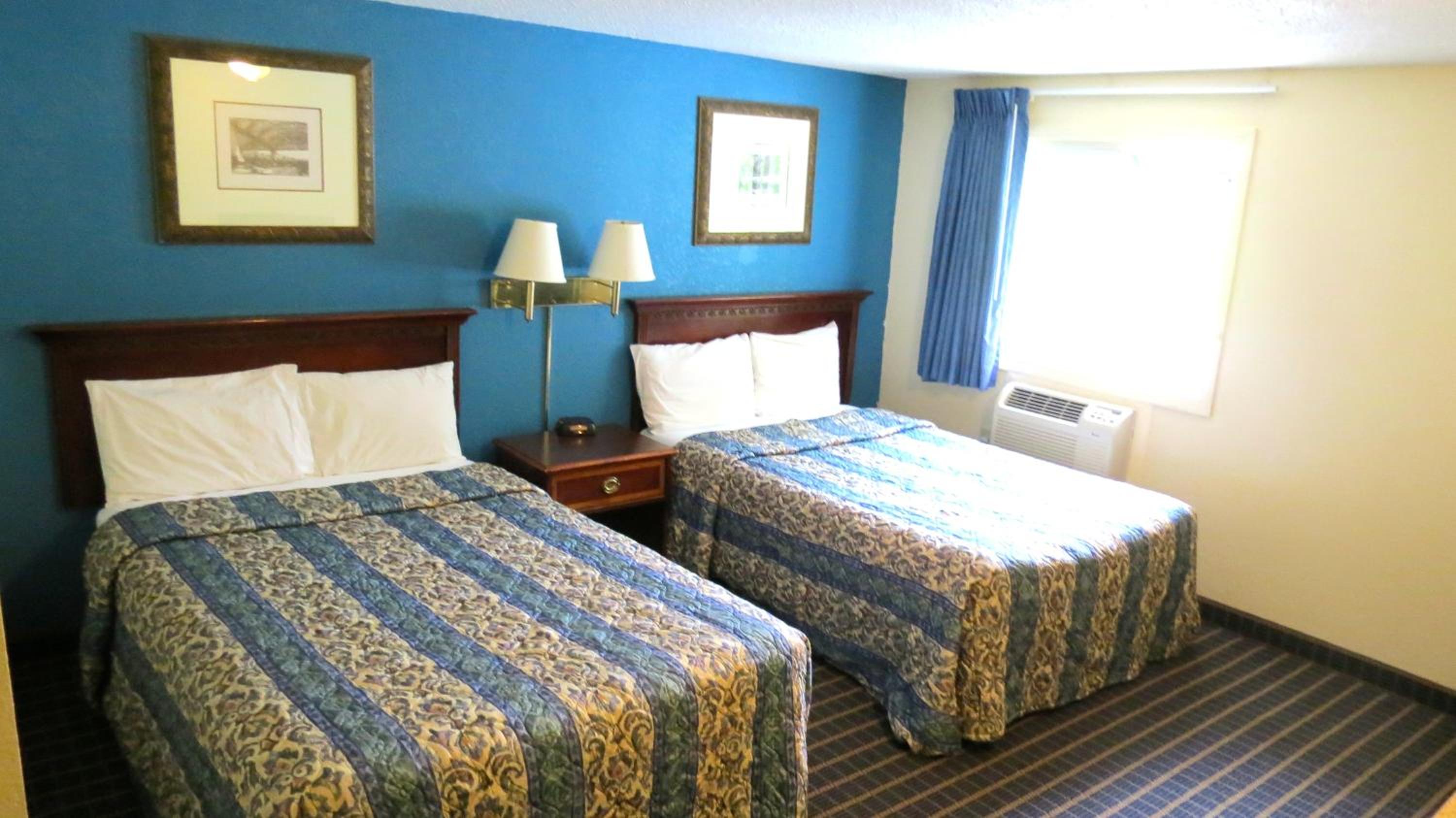 Double Room with Two Double Beds - Smoking photo 1