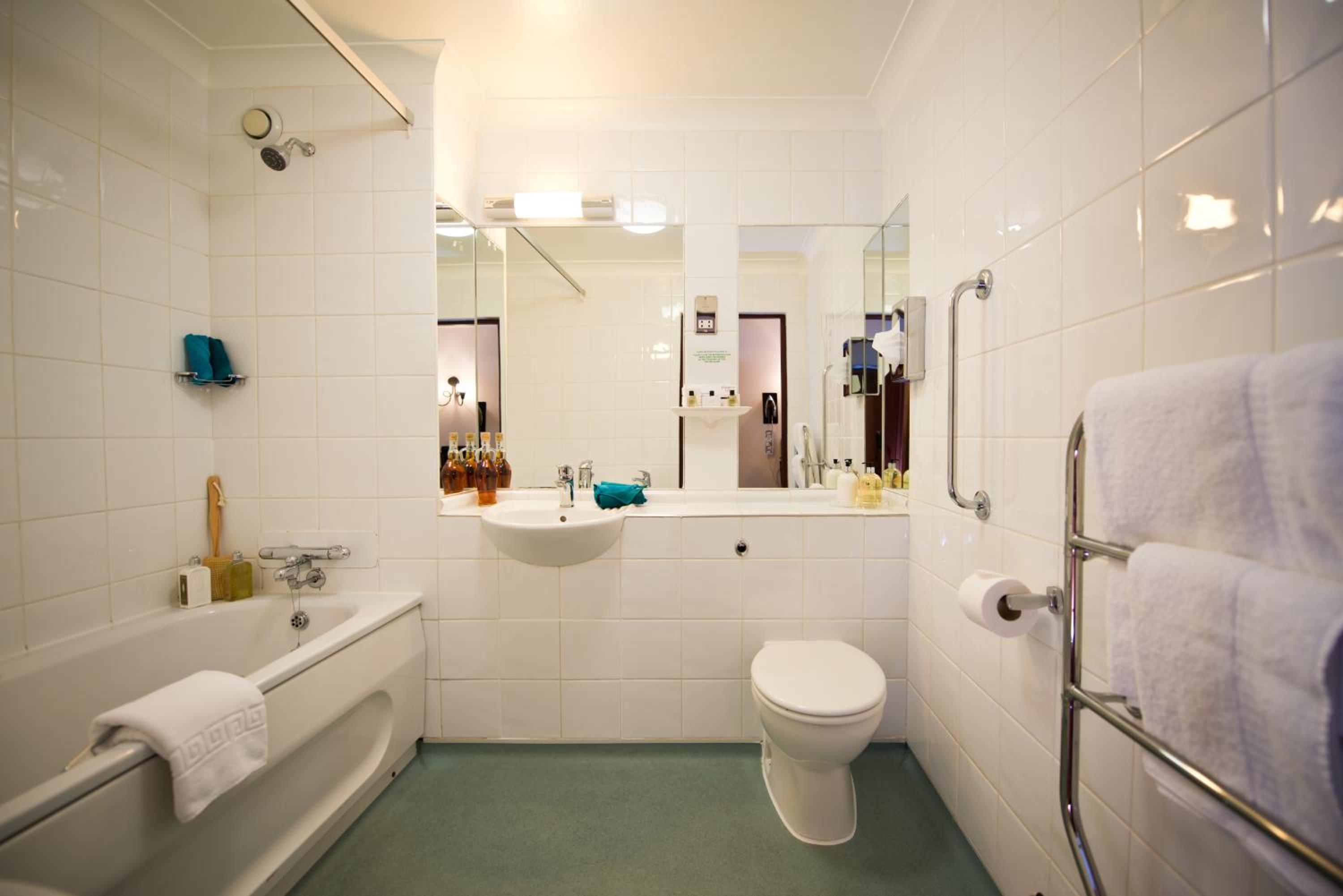 Standard Double Room - Photo 7