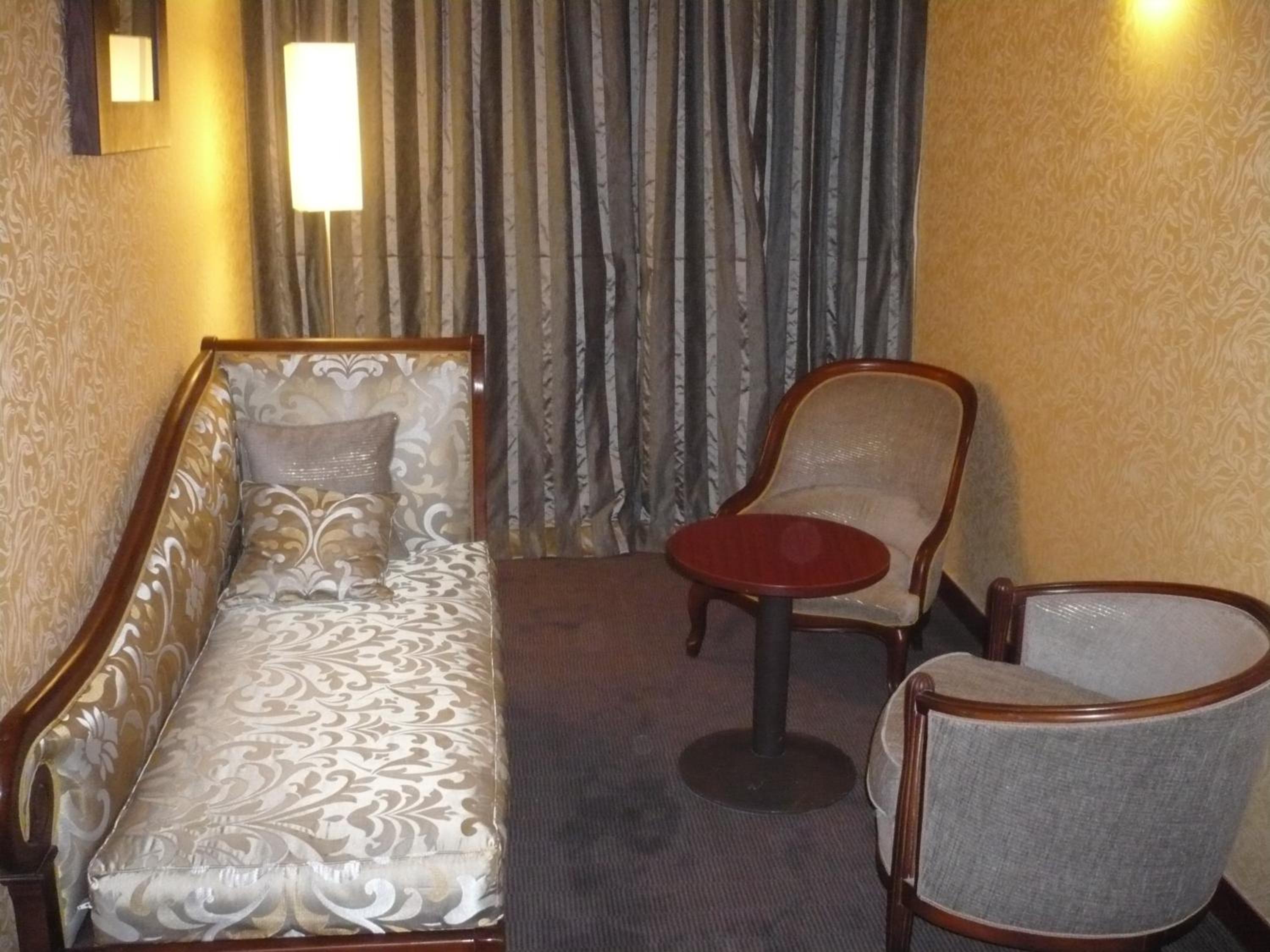 Suite - Photo 8