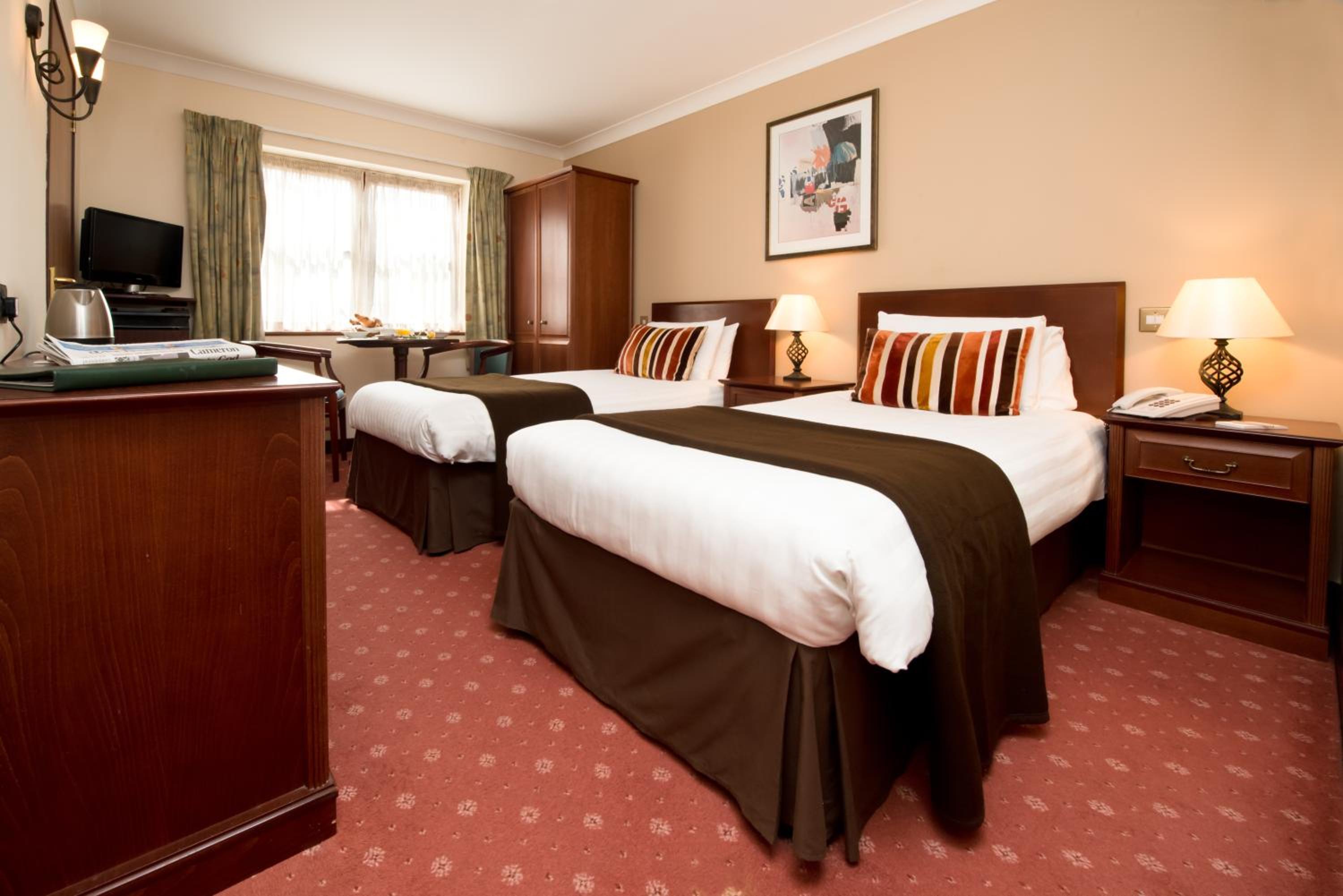 Standard Twin Room - Photo 4