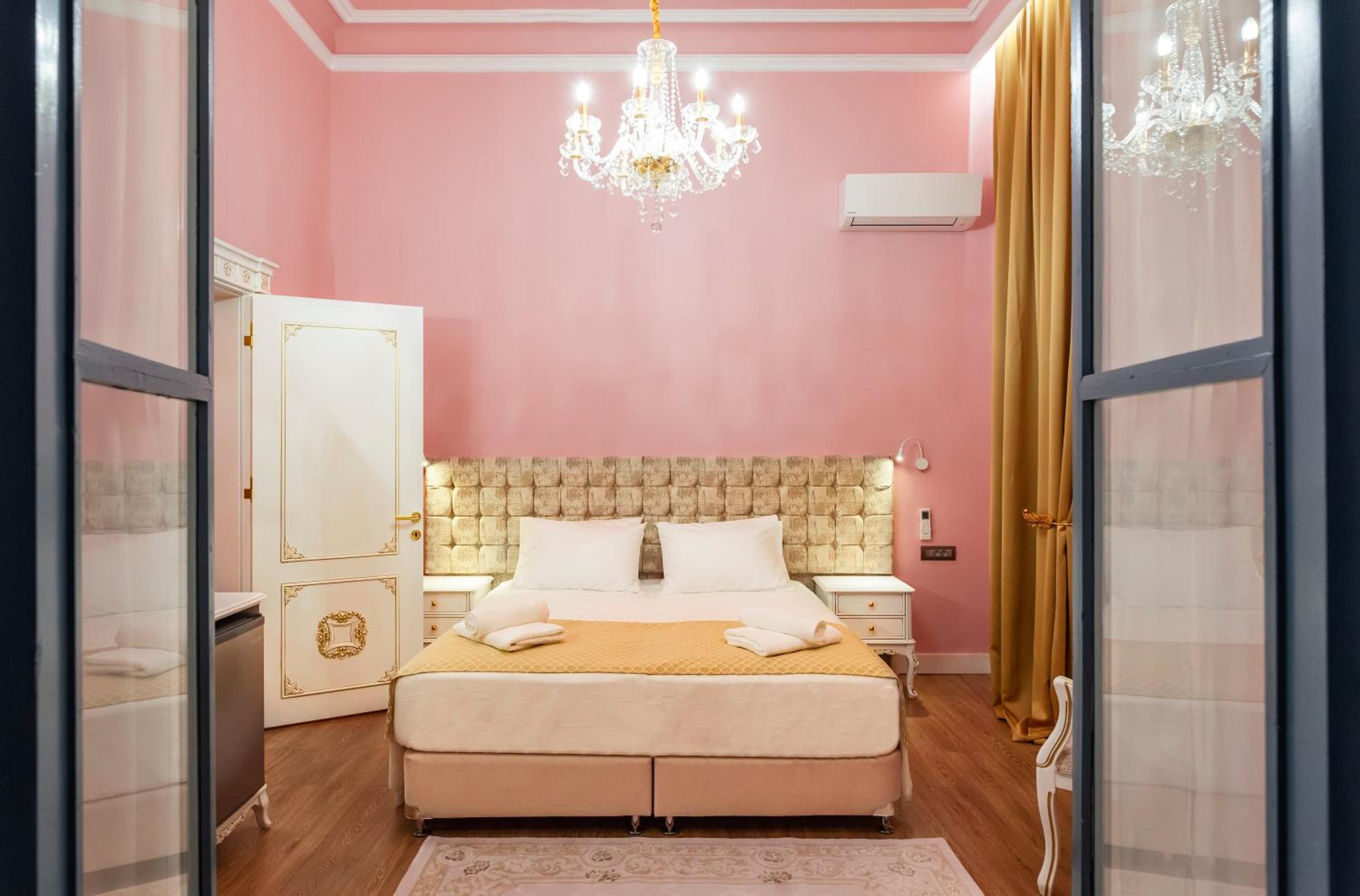 Executive Suite - Photo 6