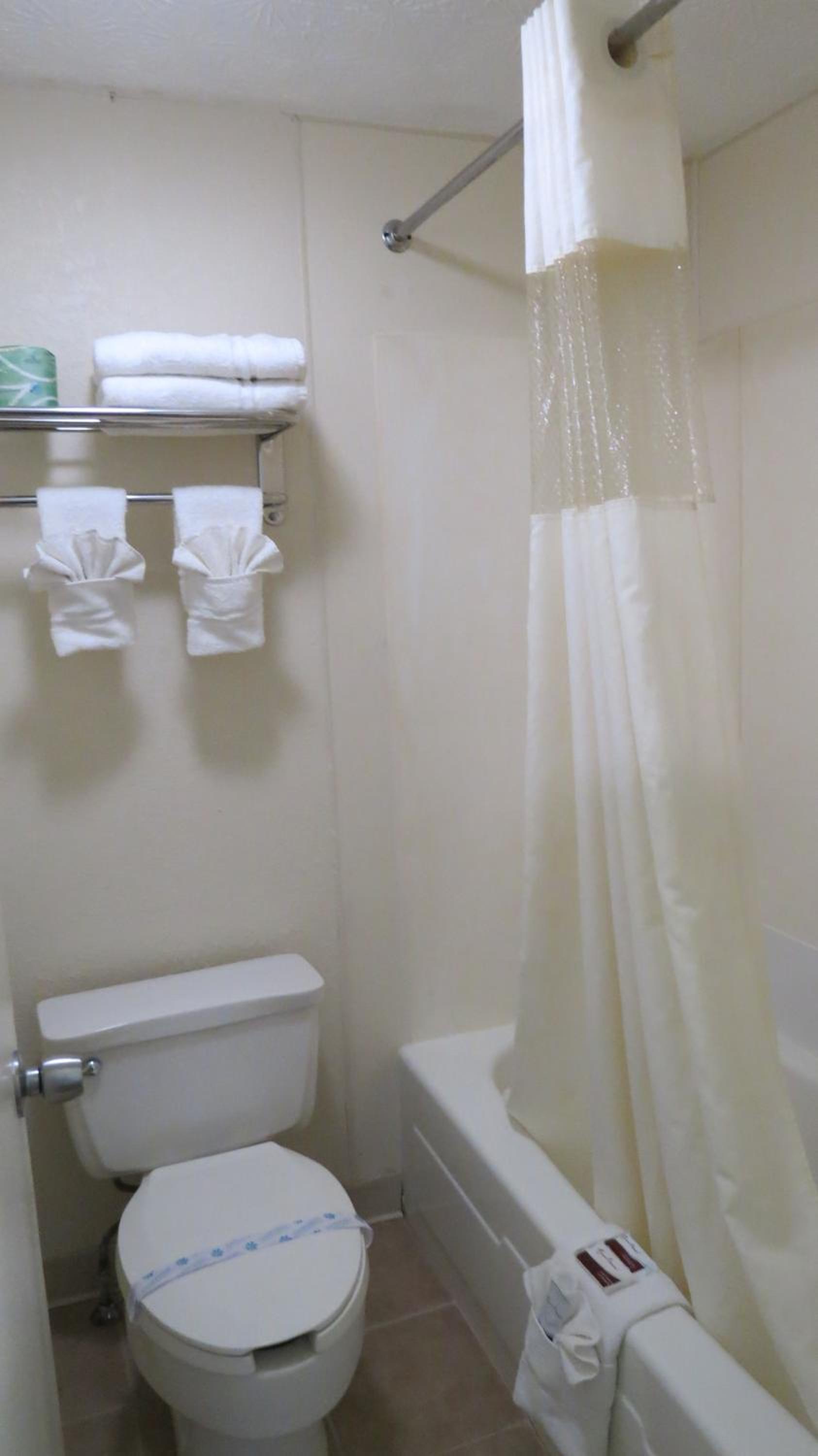 King Room - Non-Smoking photo 2