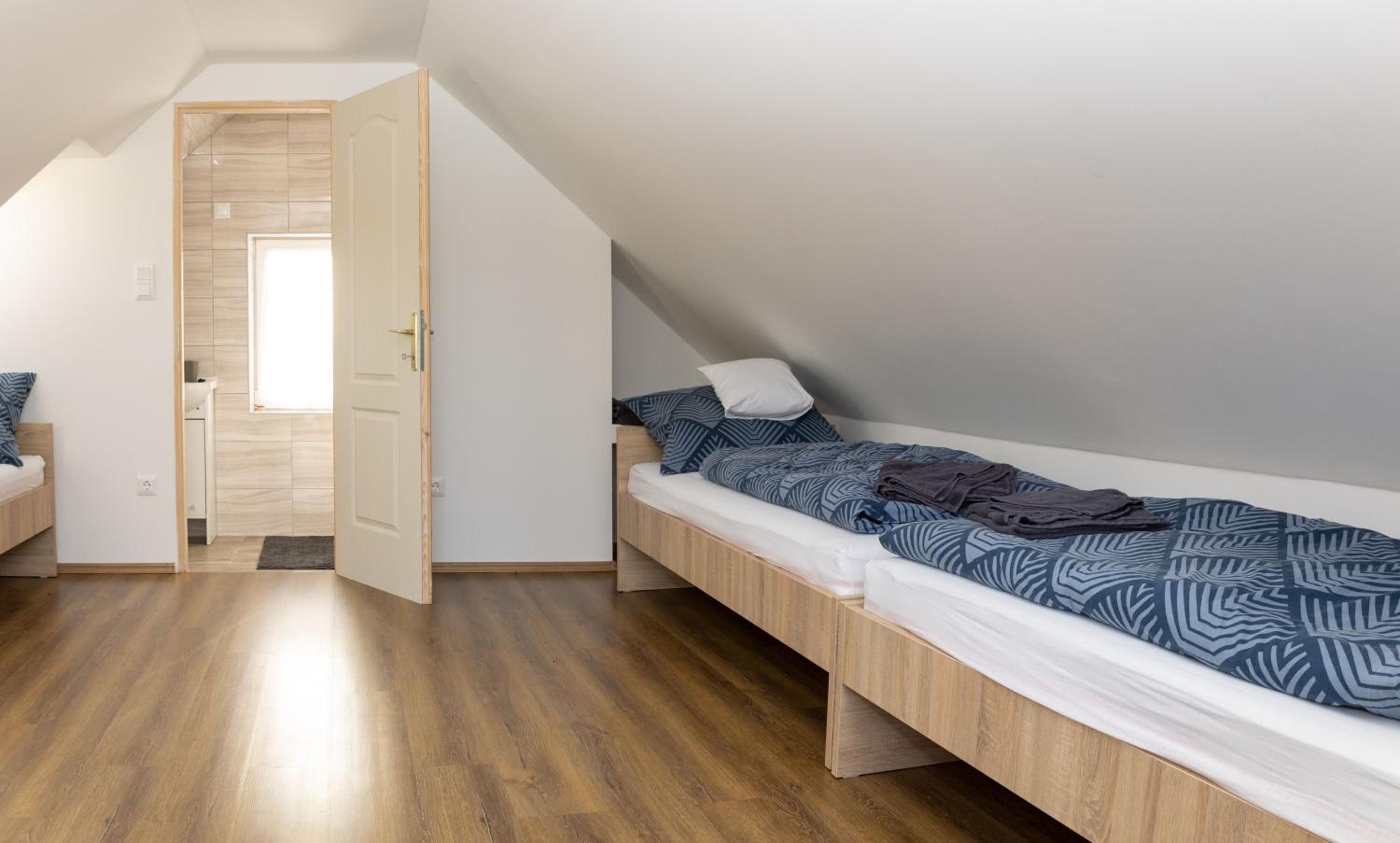 Triple Room with Bathroom - Photo 2