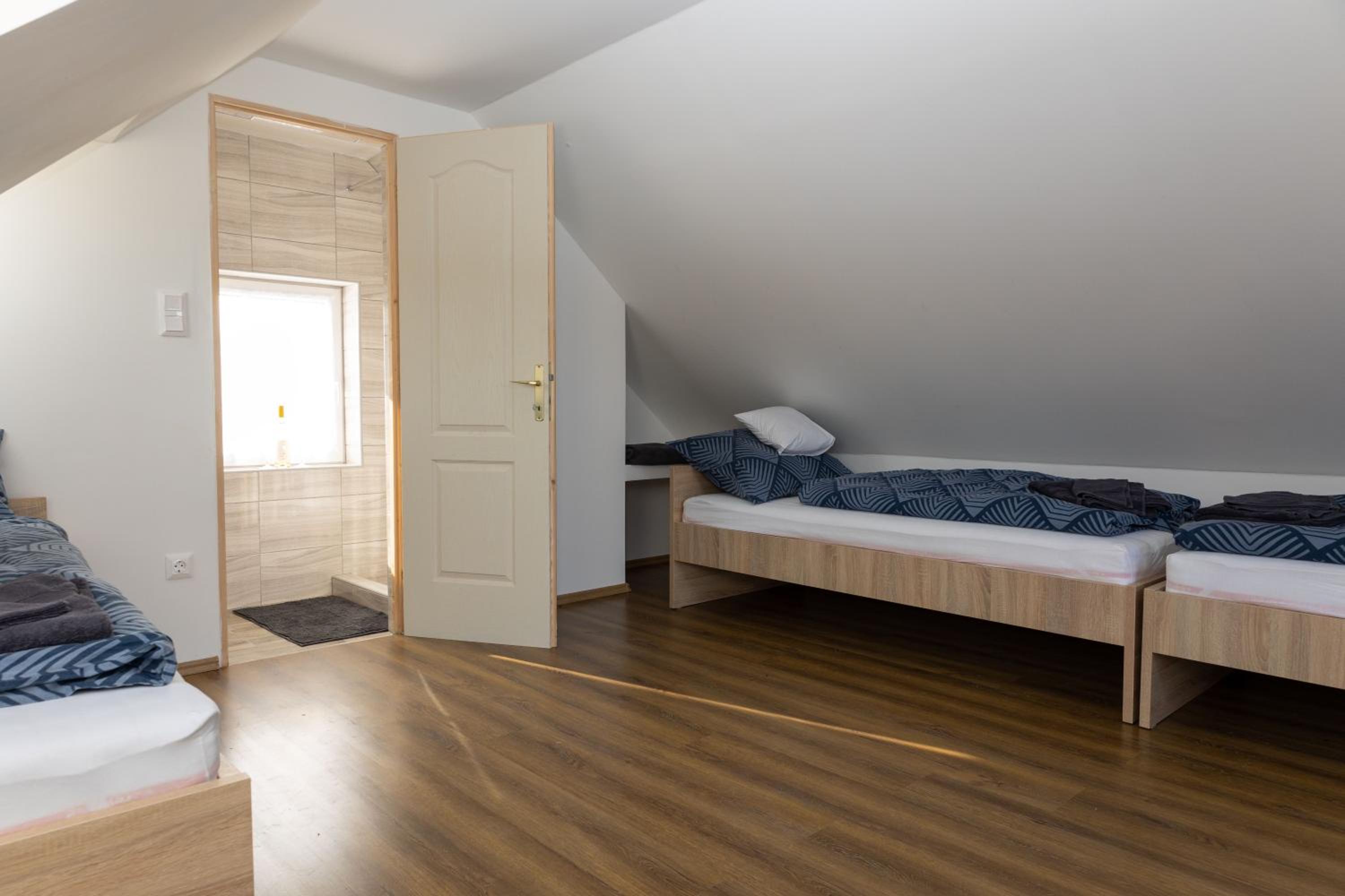 Triple Room with Bathroom - Photo 1