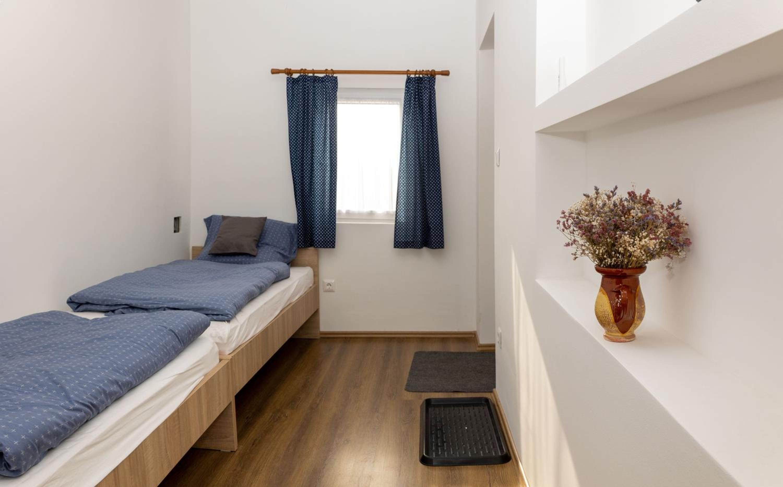 Twin Room with Private Bathroom photo 1