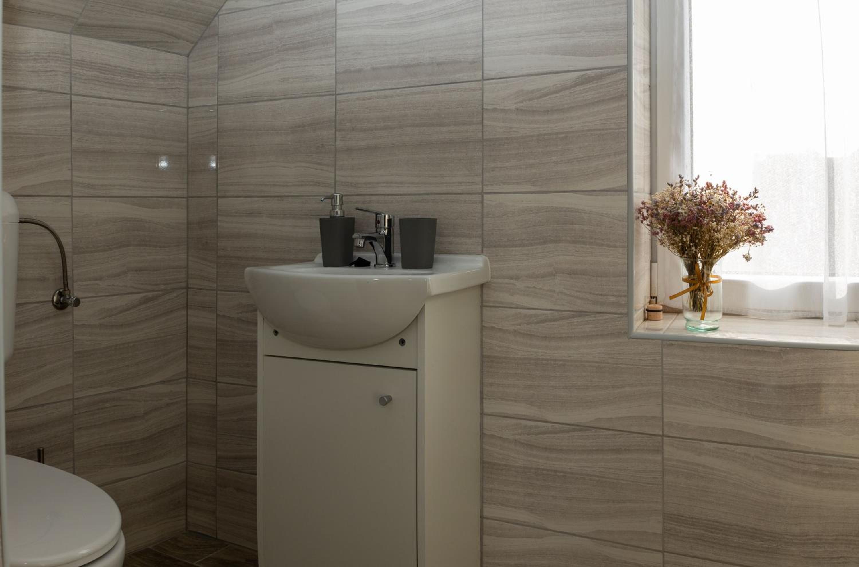 Triple Room with Bathroom - Photo 5