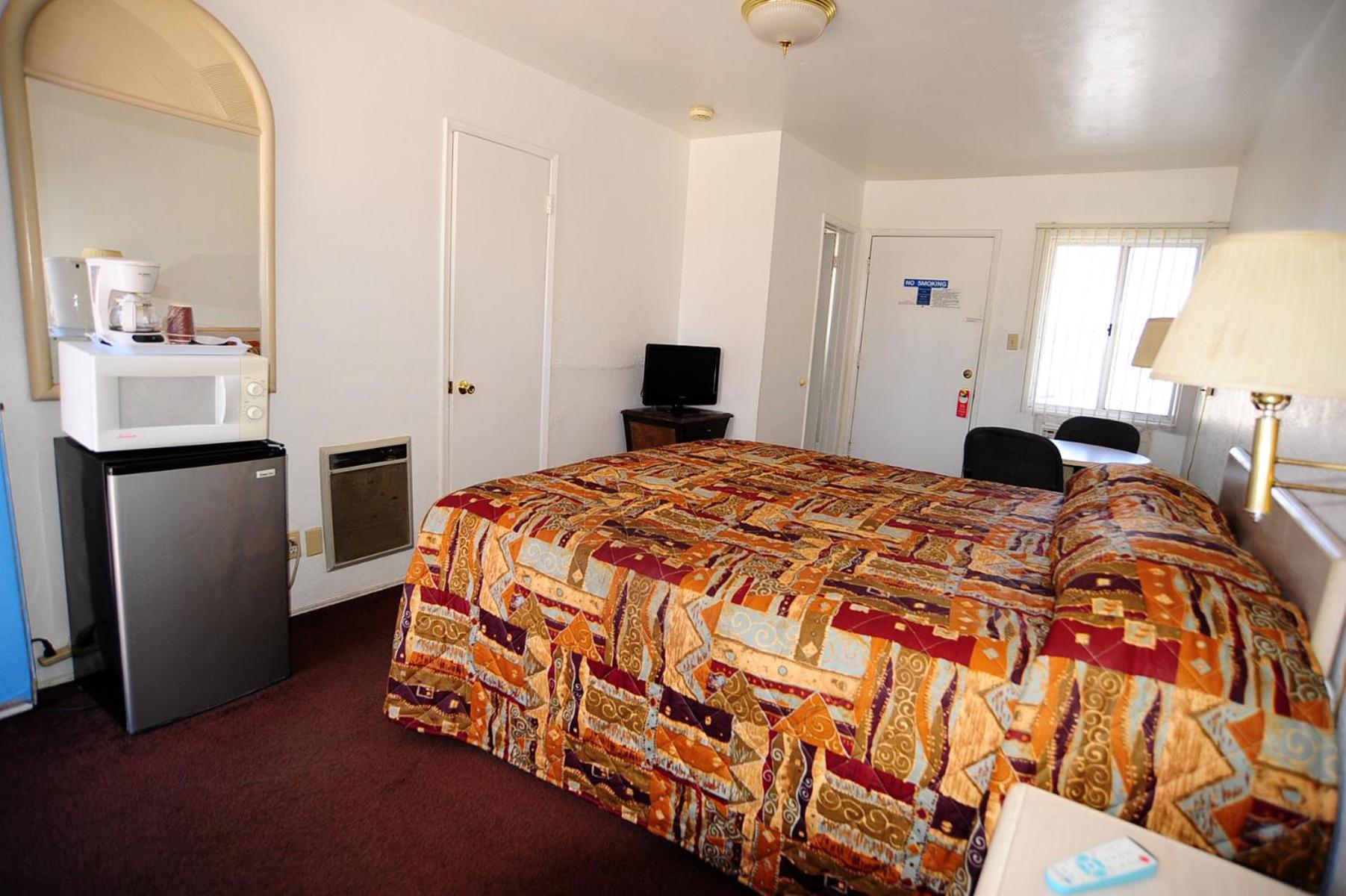 Queen Room - Non-Smoking