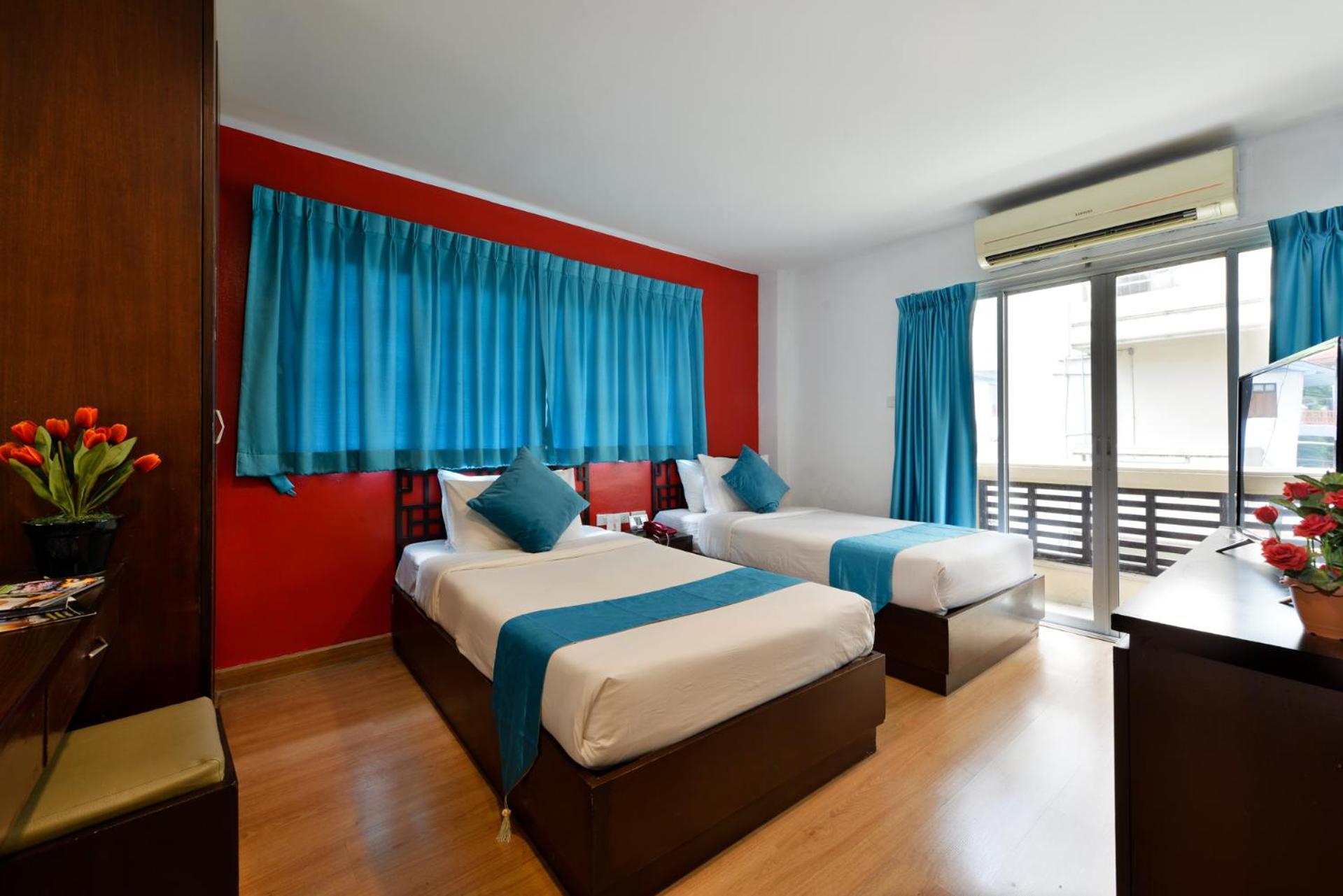 Deluxe Twin Room with Balcony photo 3