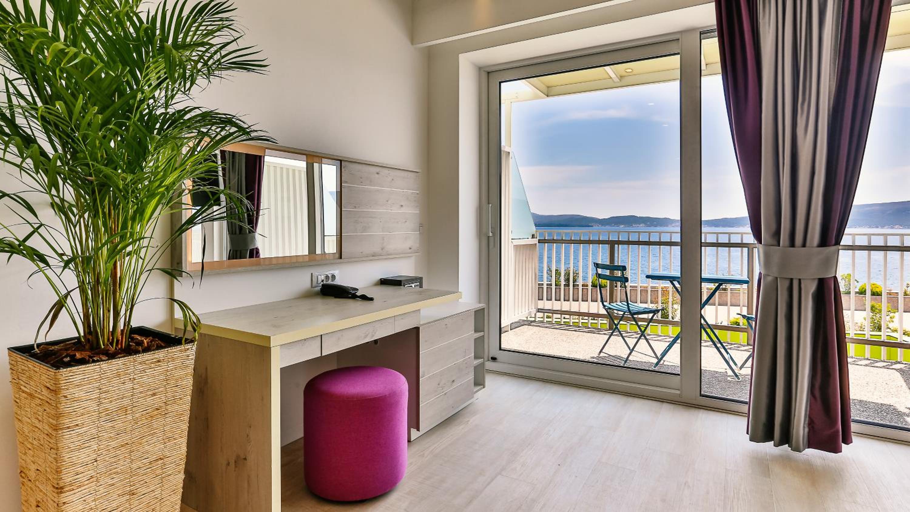 Suite with Balcony and Sea View photo 3