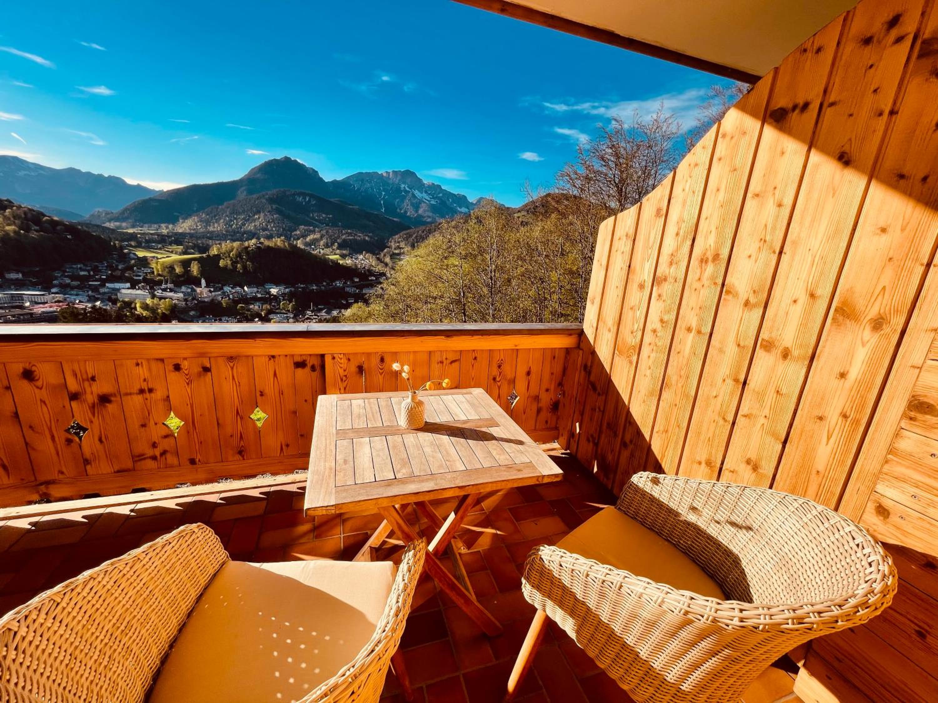 Apartment with Mountain View and Balcony photo 3