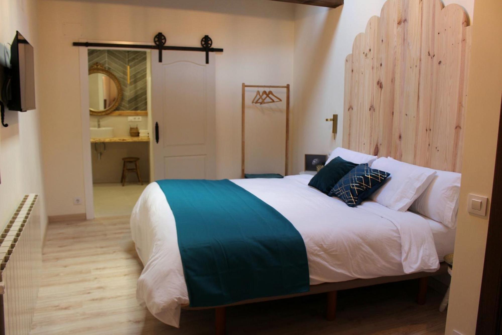 Double or Twin Room with Bathroom photo 3