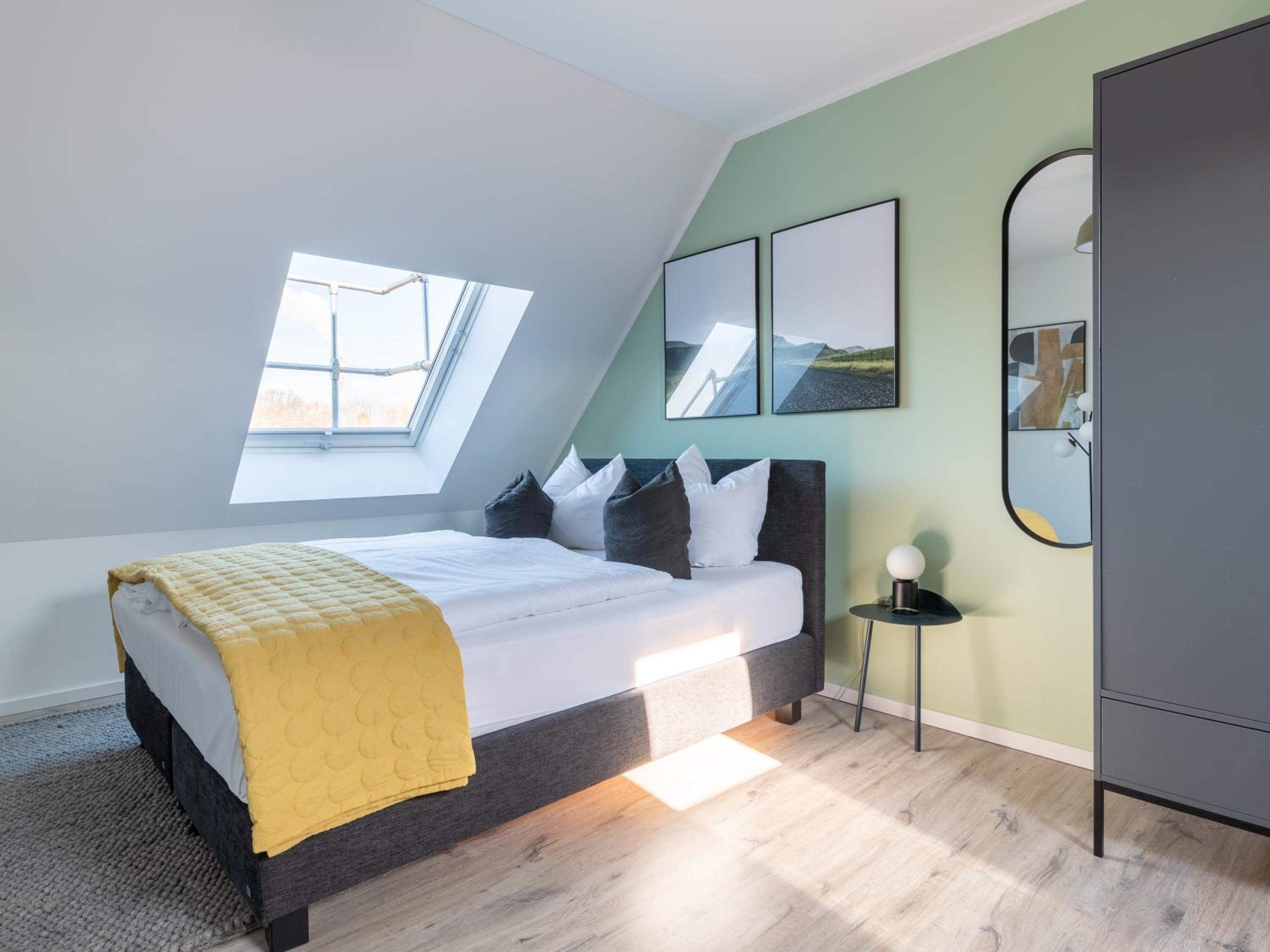 One-Bedroom Penthouse Suite with balcony - Photo 1