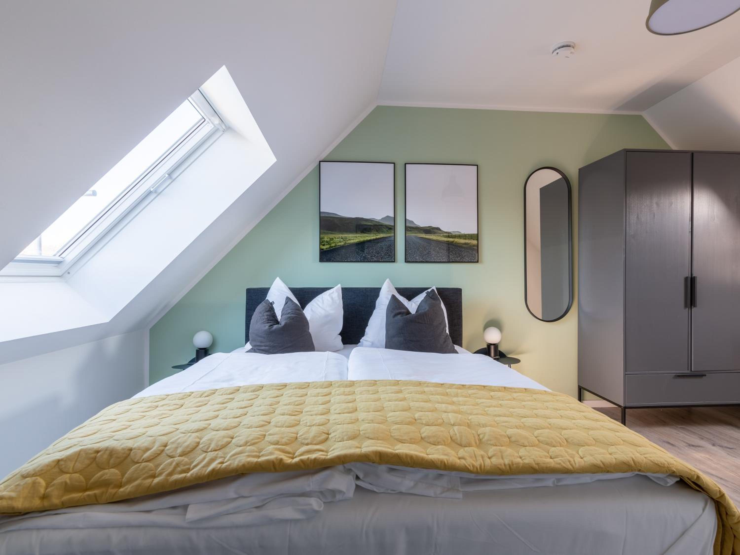 One-Bedroom Penthouse Suite with balcony - Photo 9