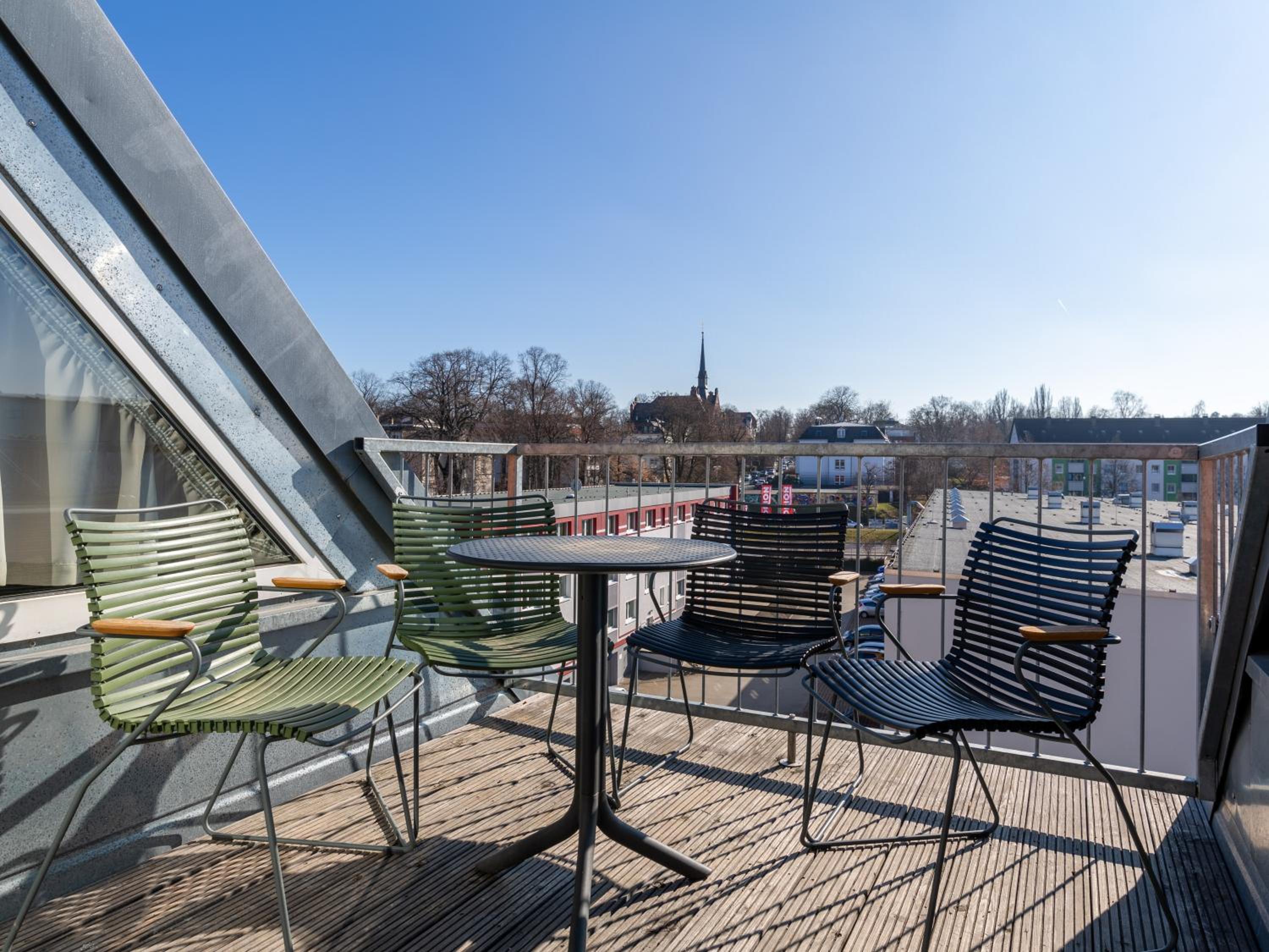 One-Bedroom Penthouse Suite with balcony - Photo 6