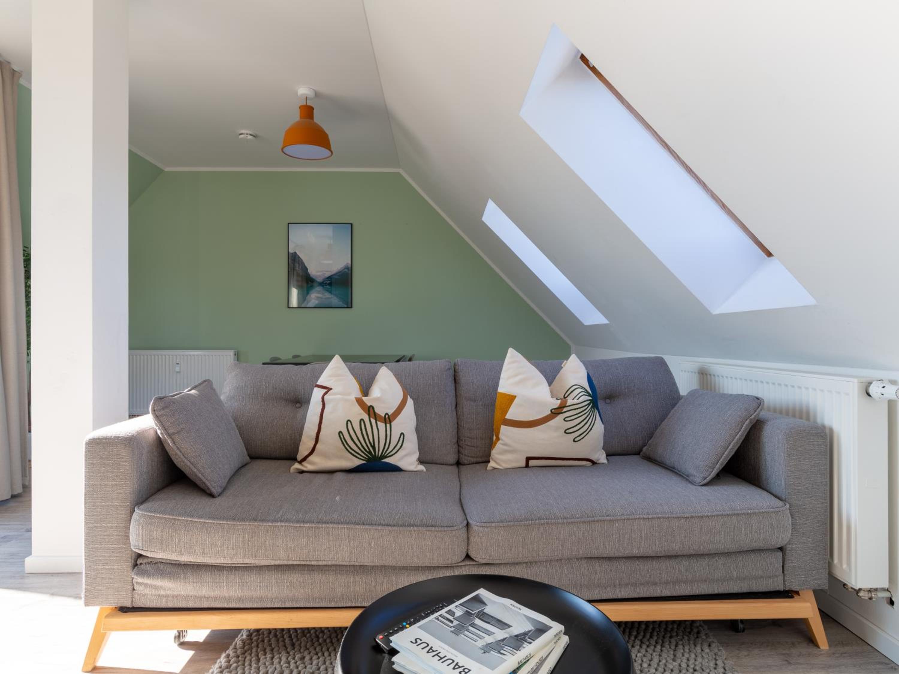 One-Bedroom Penthouse Suite with balcony - Photo 4