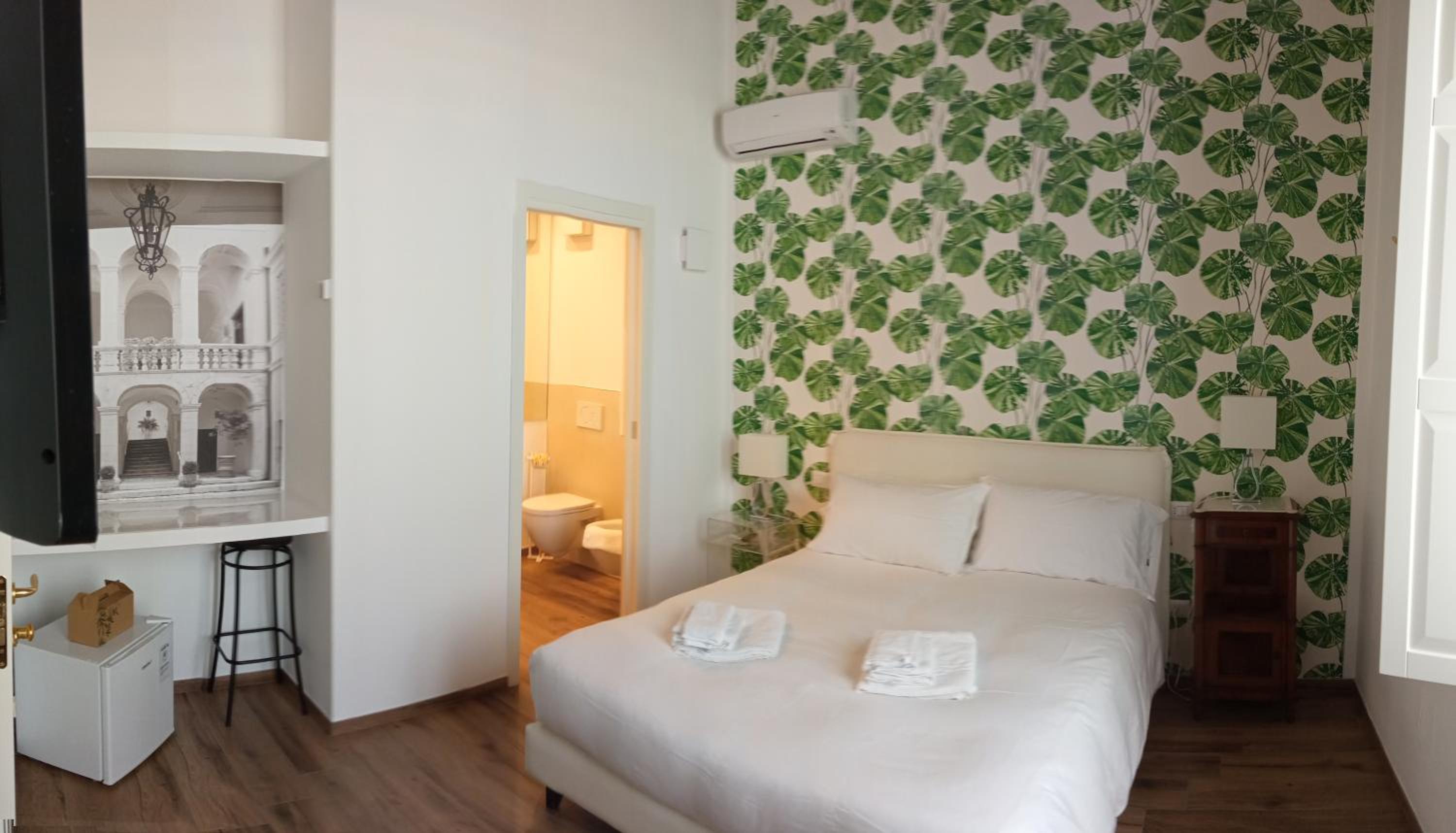 Double Room with Private Bathroom - Photo 4