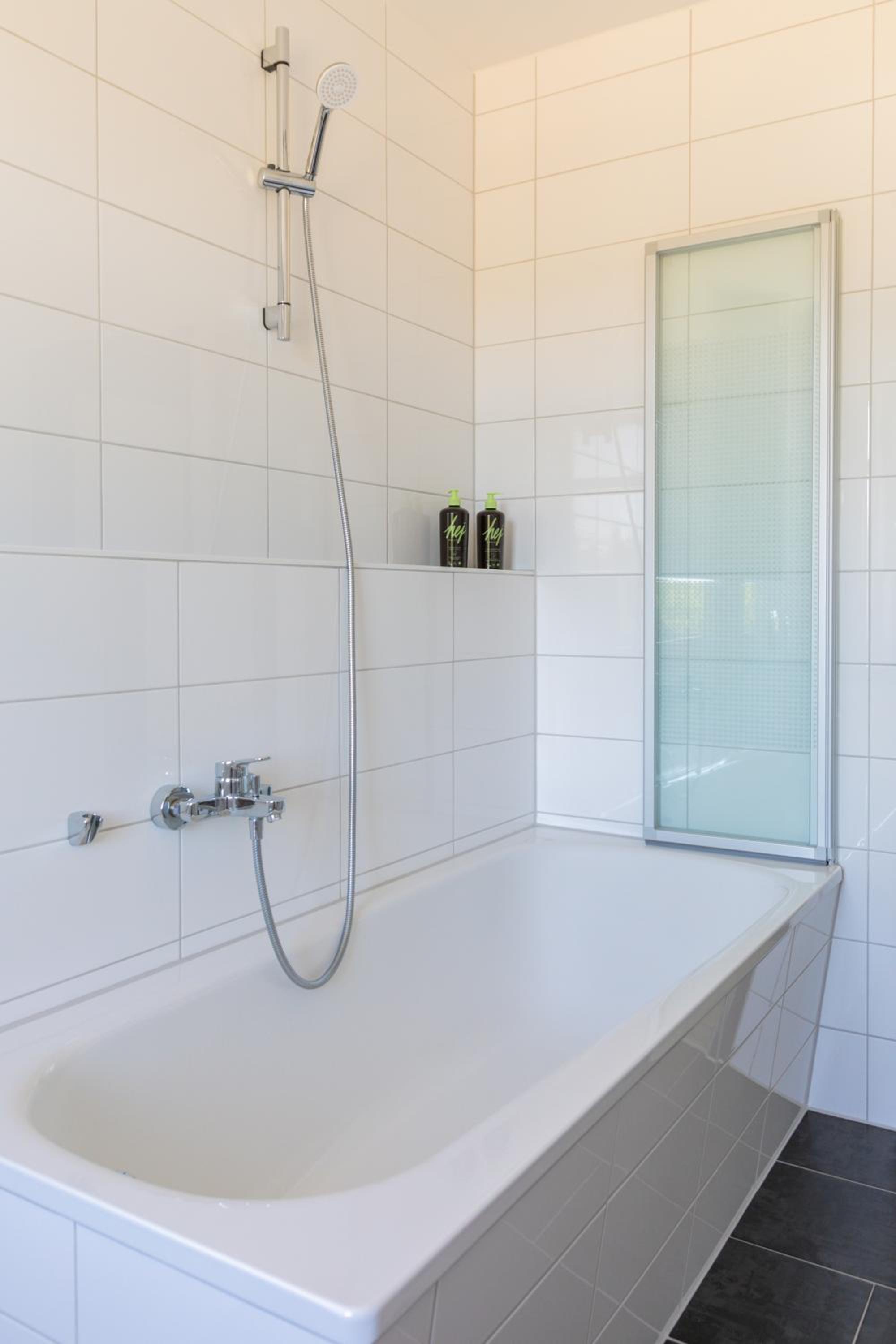 One-Bedroom Suite with Balcony - Photo 9