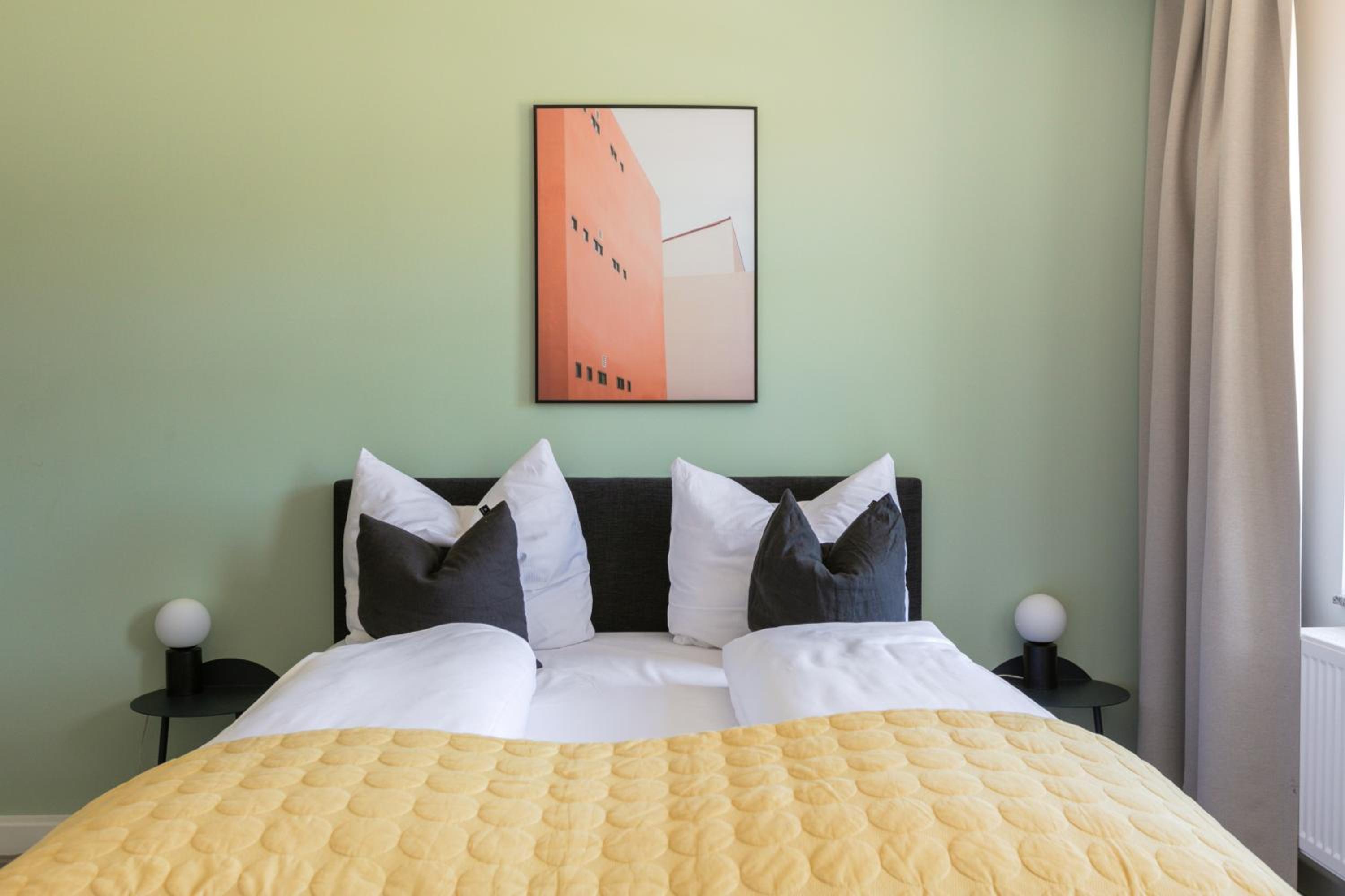 One-Bedroom Suite with Balcony - Photo 4
