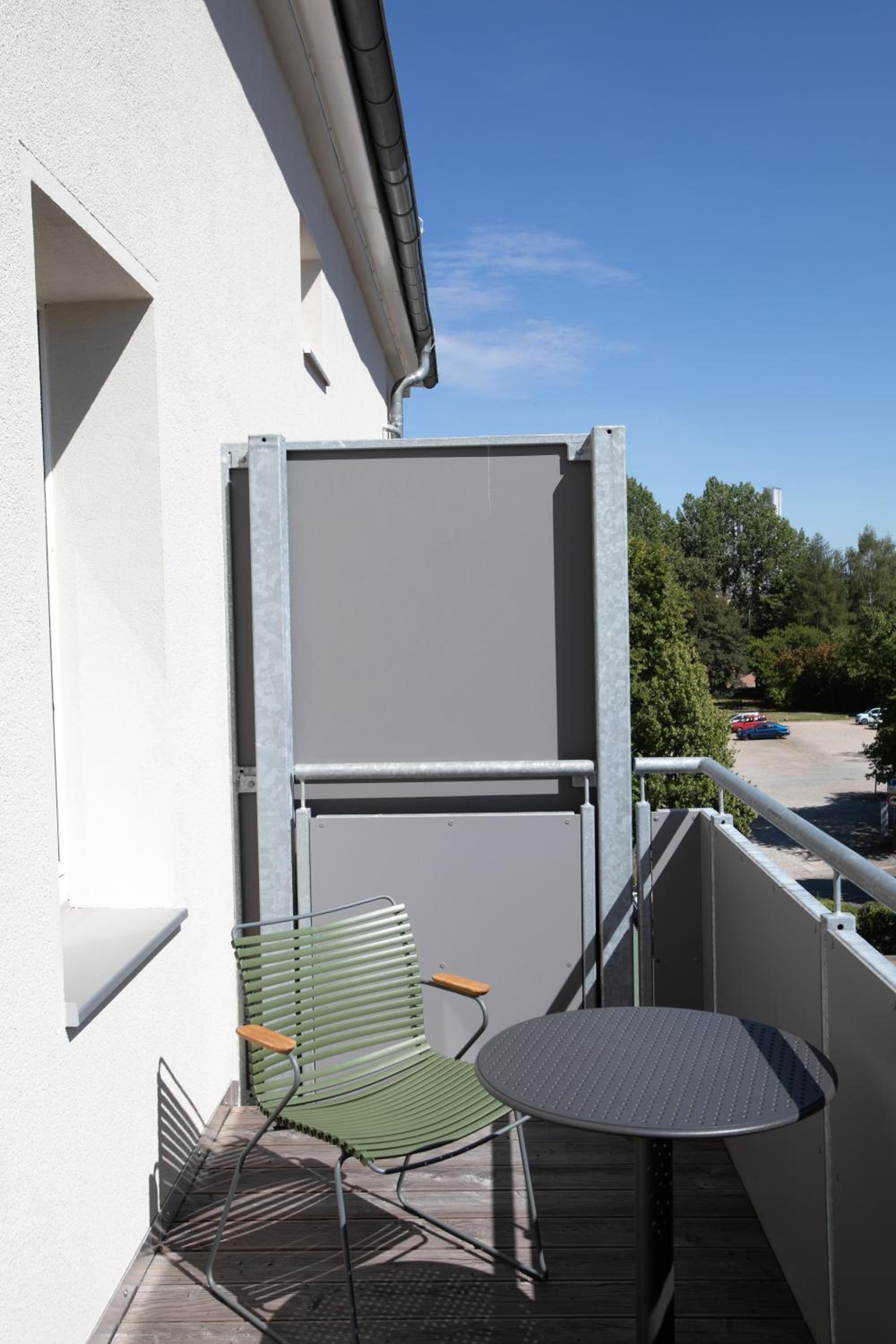 One-Bedroom Suite with Balcony - Photo 7