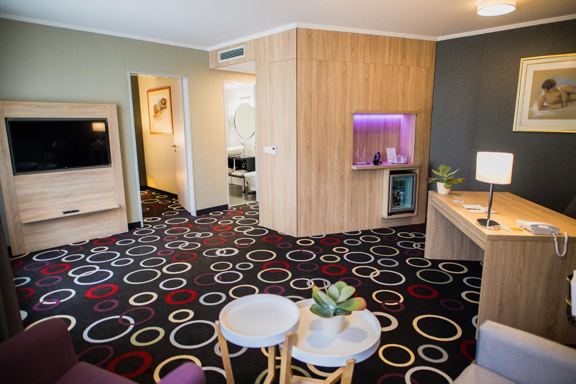 One-Bedroom Suite - Photo 1