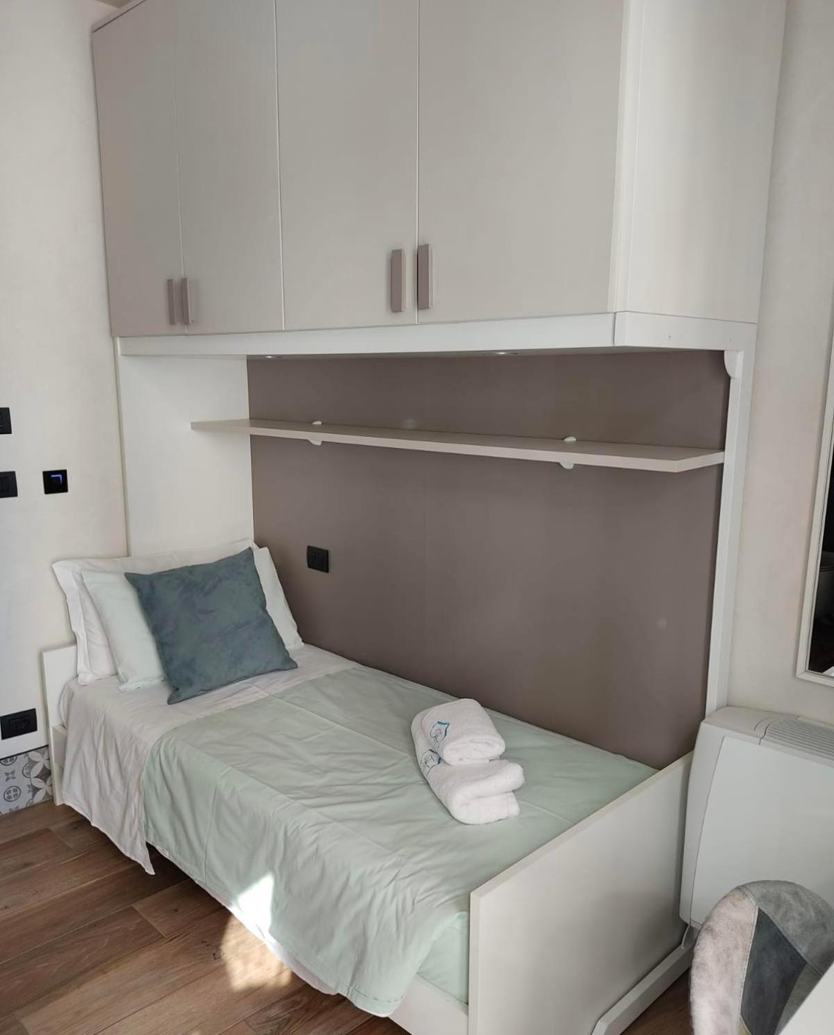 Single Room with Balcony photo 2