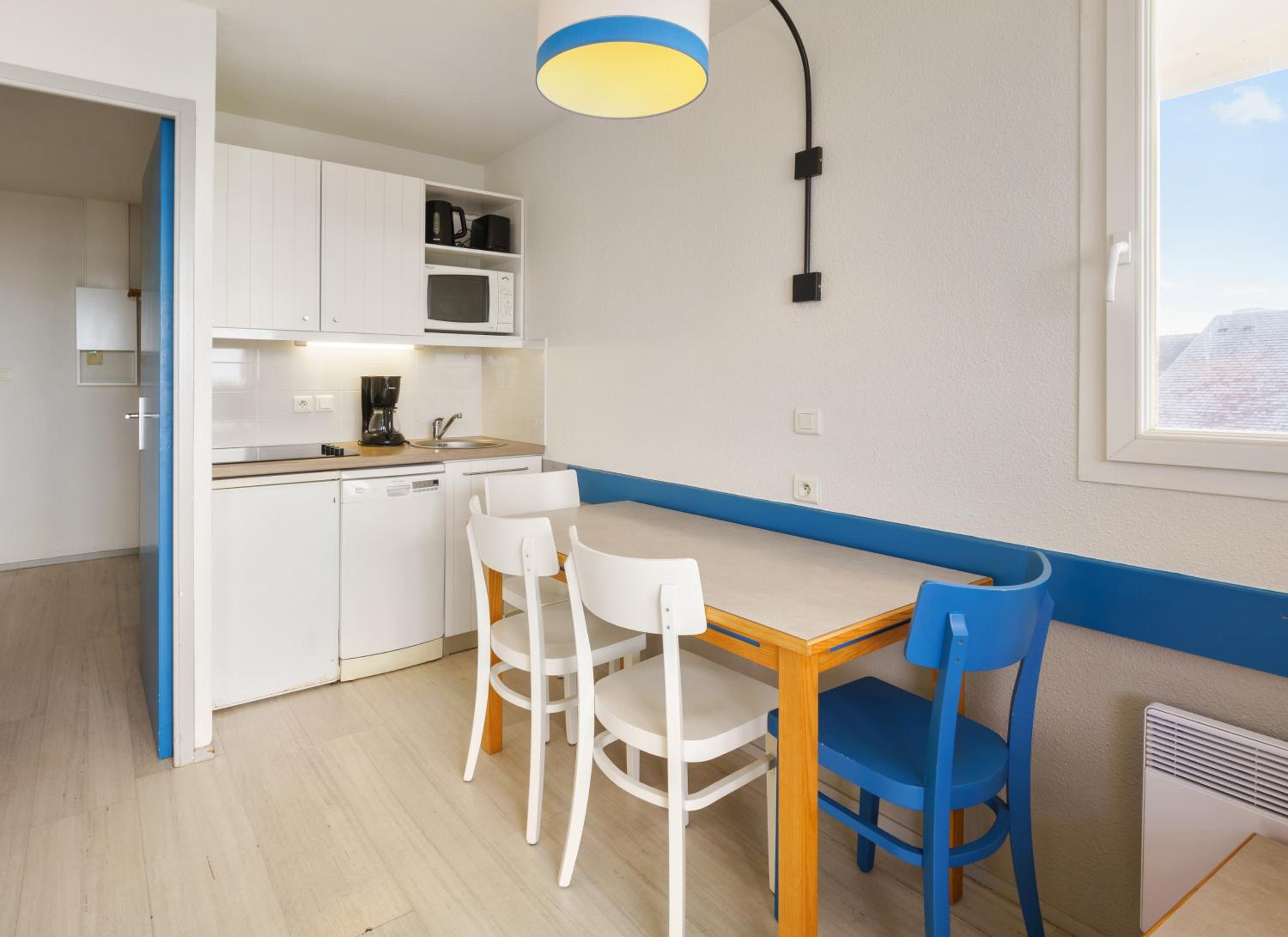 Studio with Sleeping Alcove and  Balcony (4 Peoples) - Sea View photo 2
