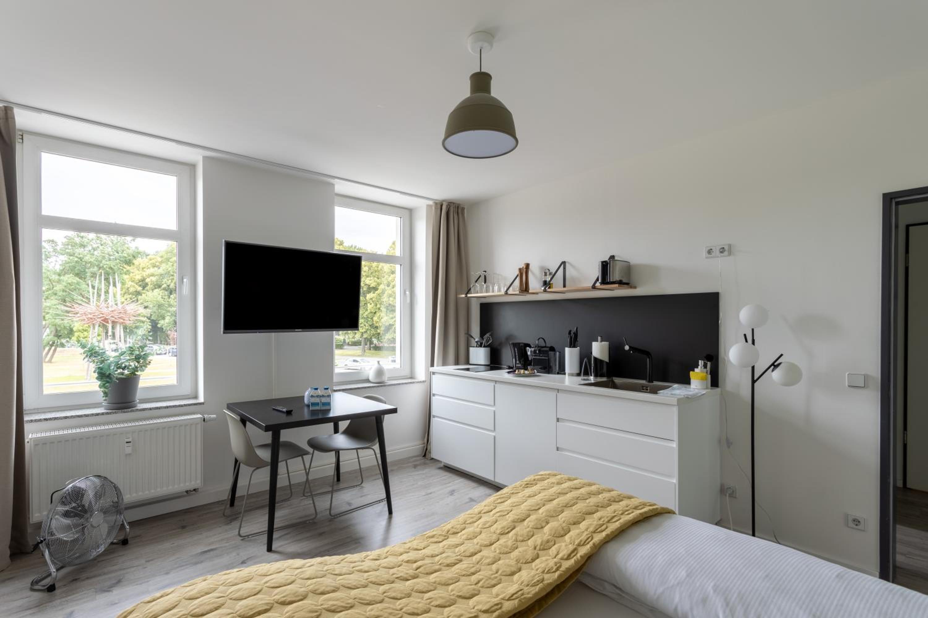Suite with Bathtub - Photo 4