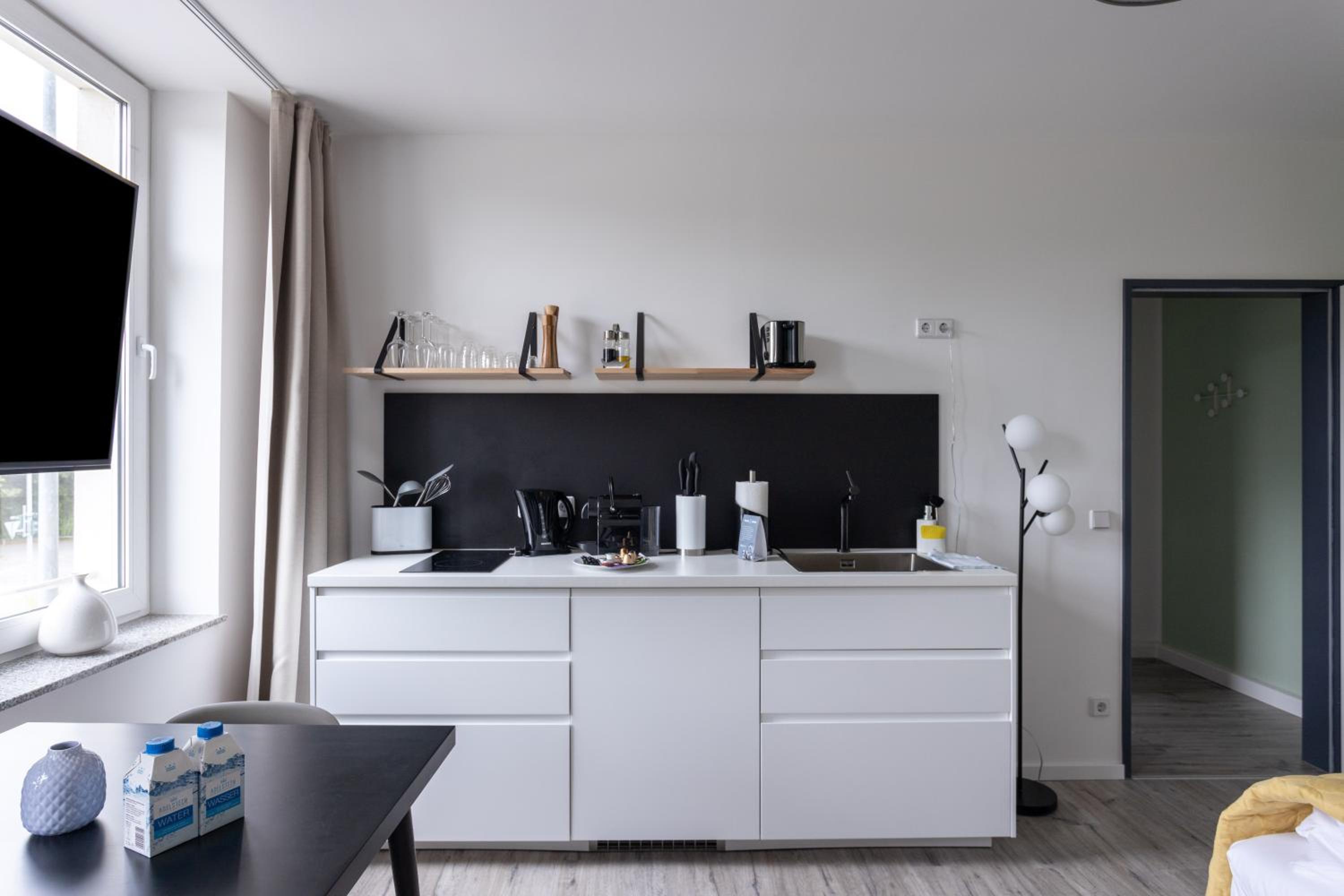 Suite with Bathtub - Photo 9