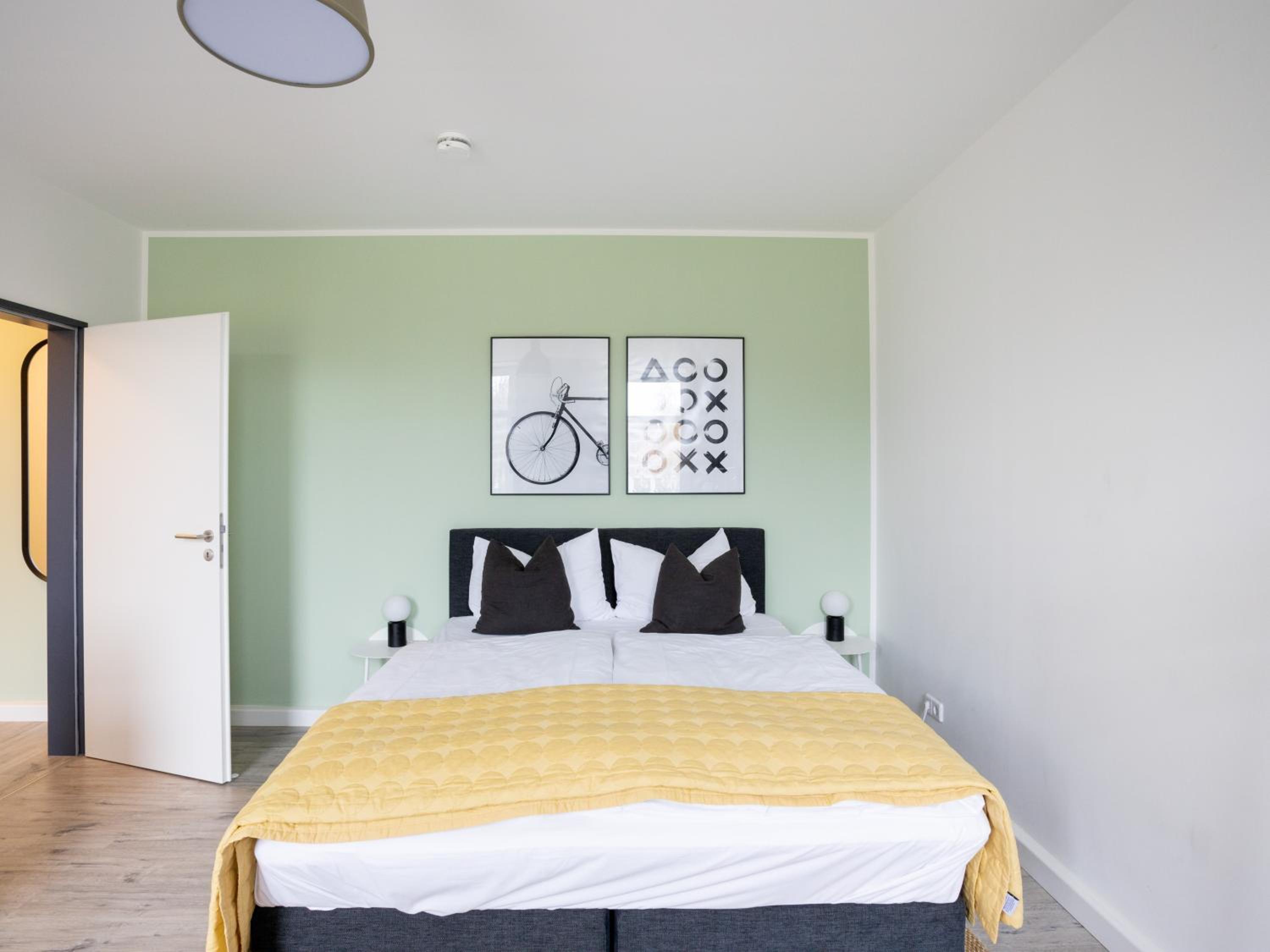 Suite with Bathtub - Photo 2