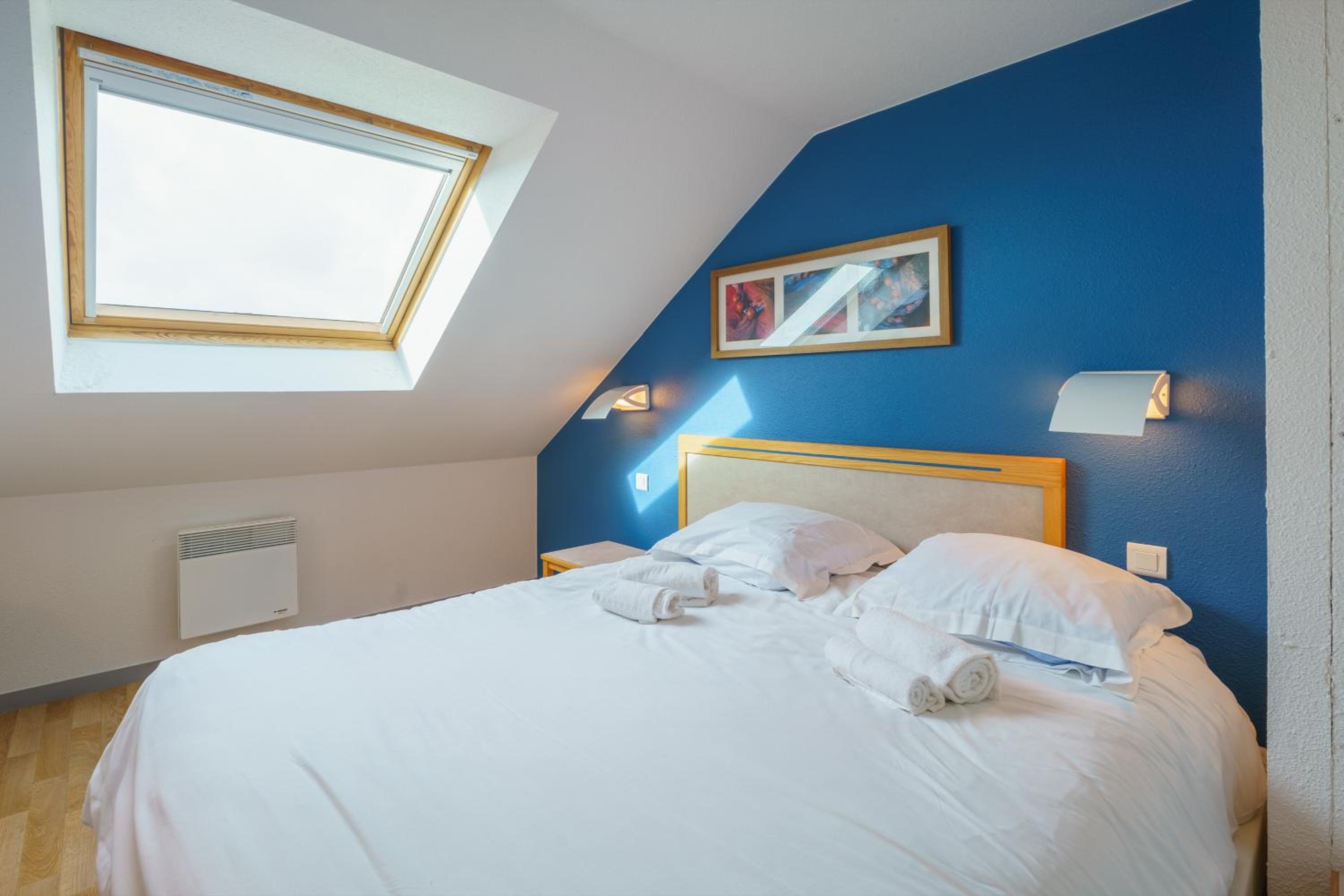 One-Bedroom Duplex Apartment with Balcony (4 People) photo 3