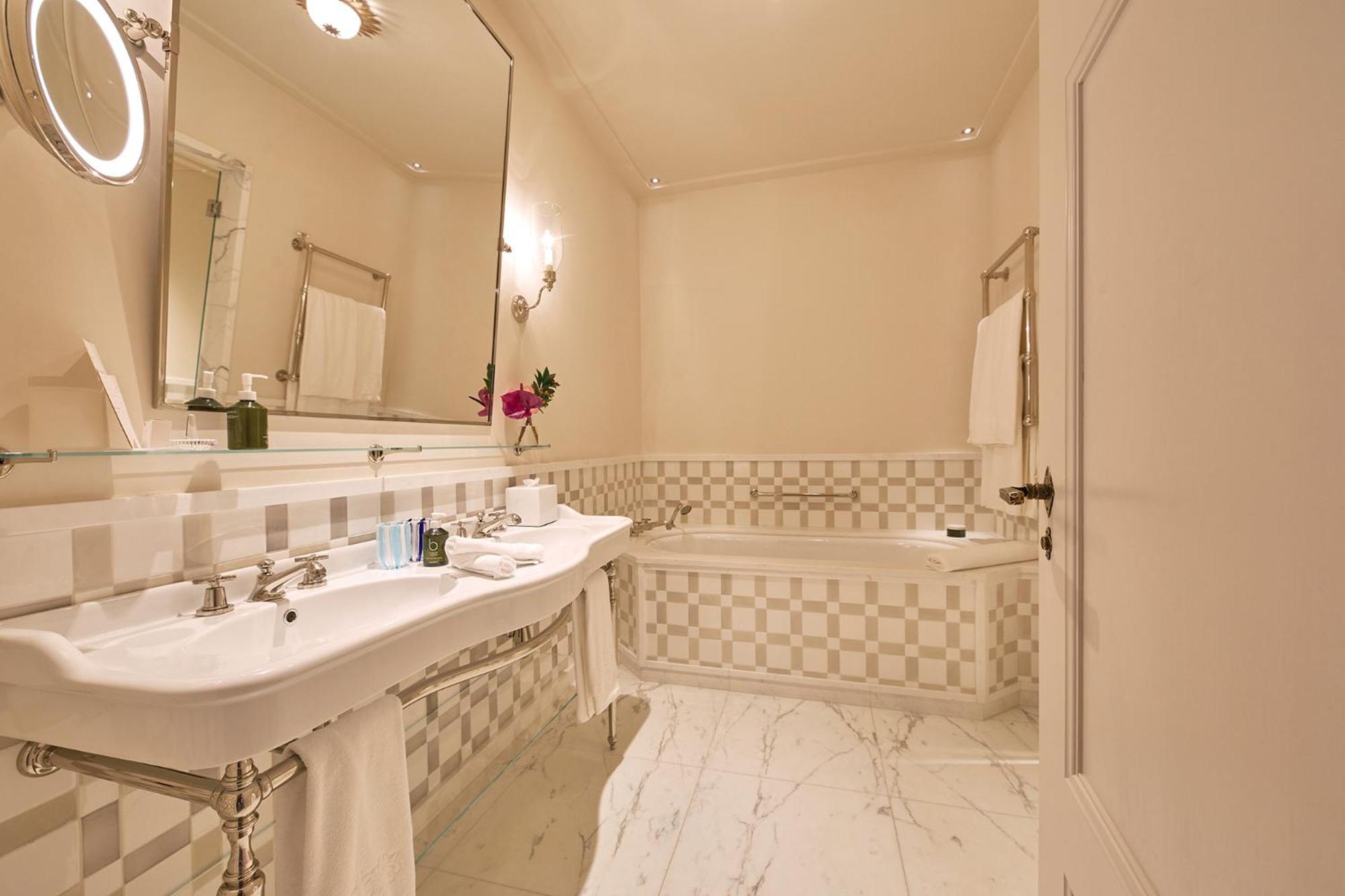 Presidential Suite thumbnail 6