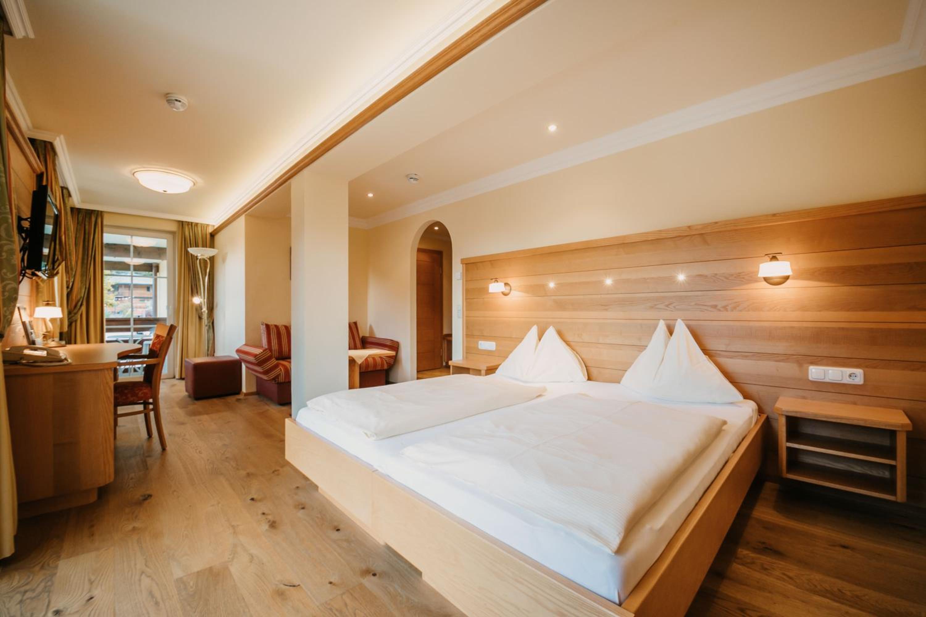 Double Room with Balcony - Photo 4