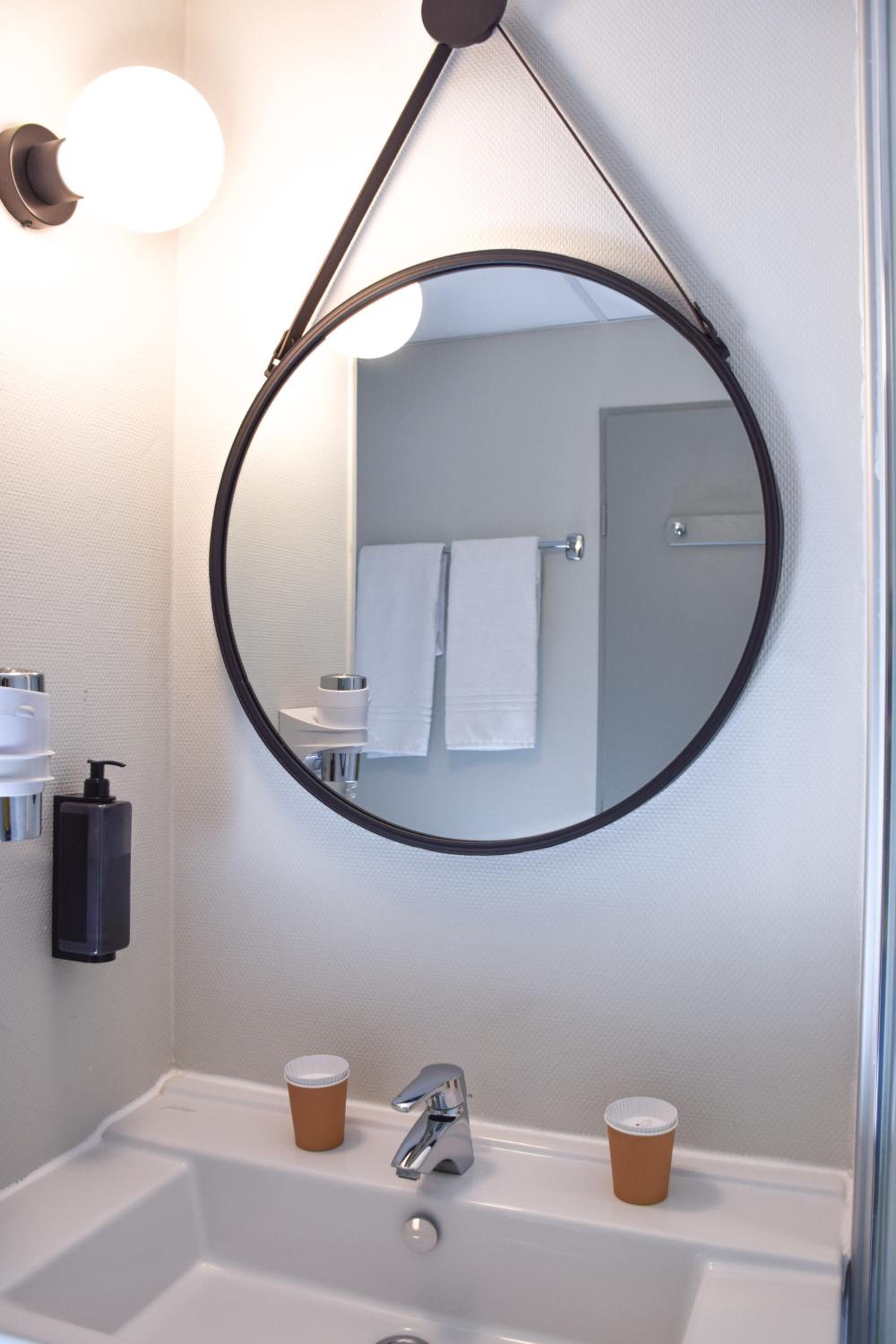 Standard Double Room - Photo 13