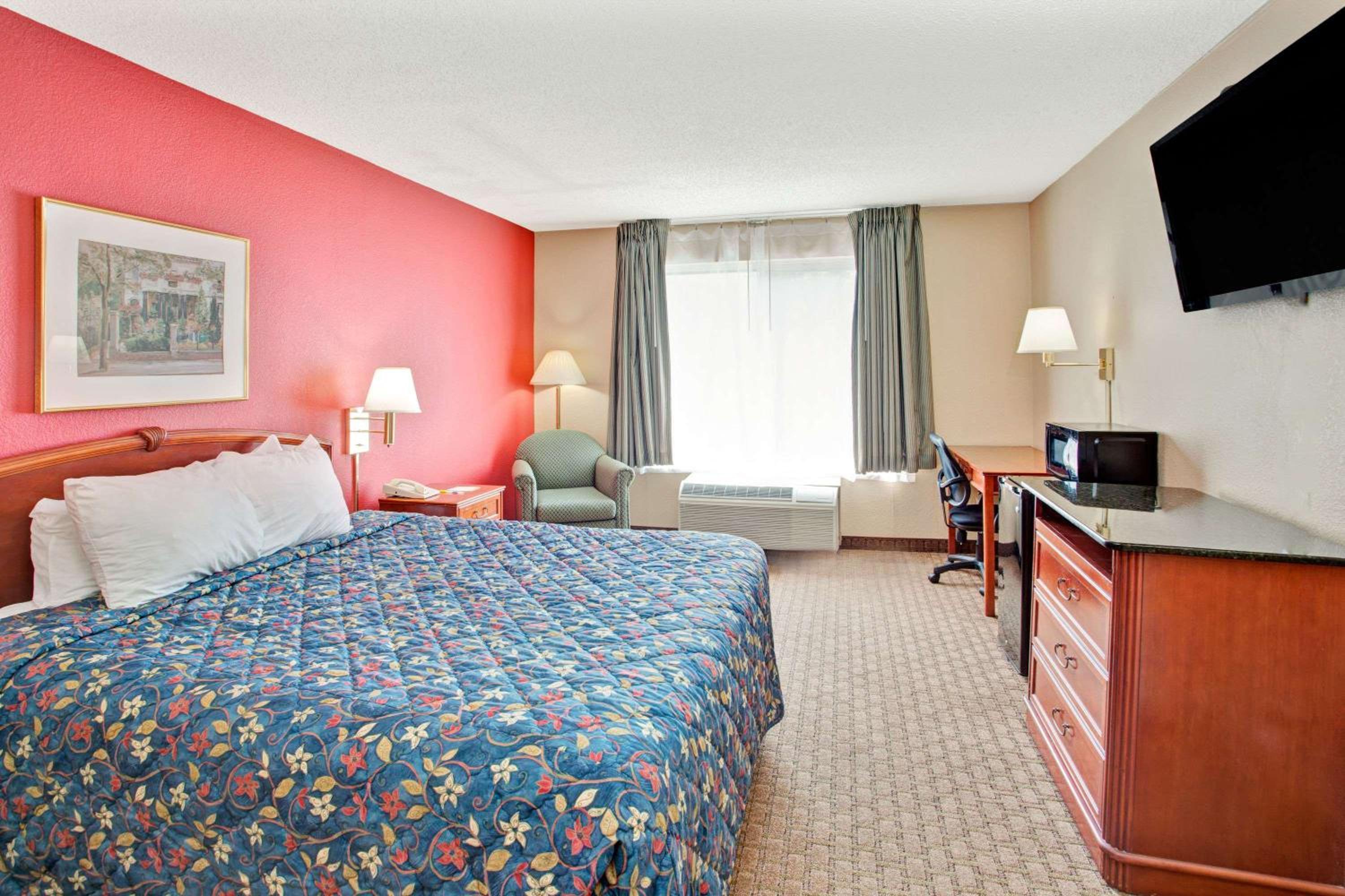 King Room - Disability Access/Non-Smoking - Photo 1