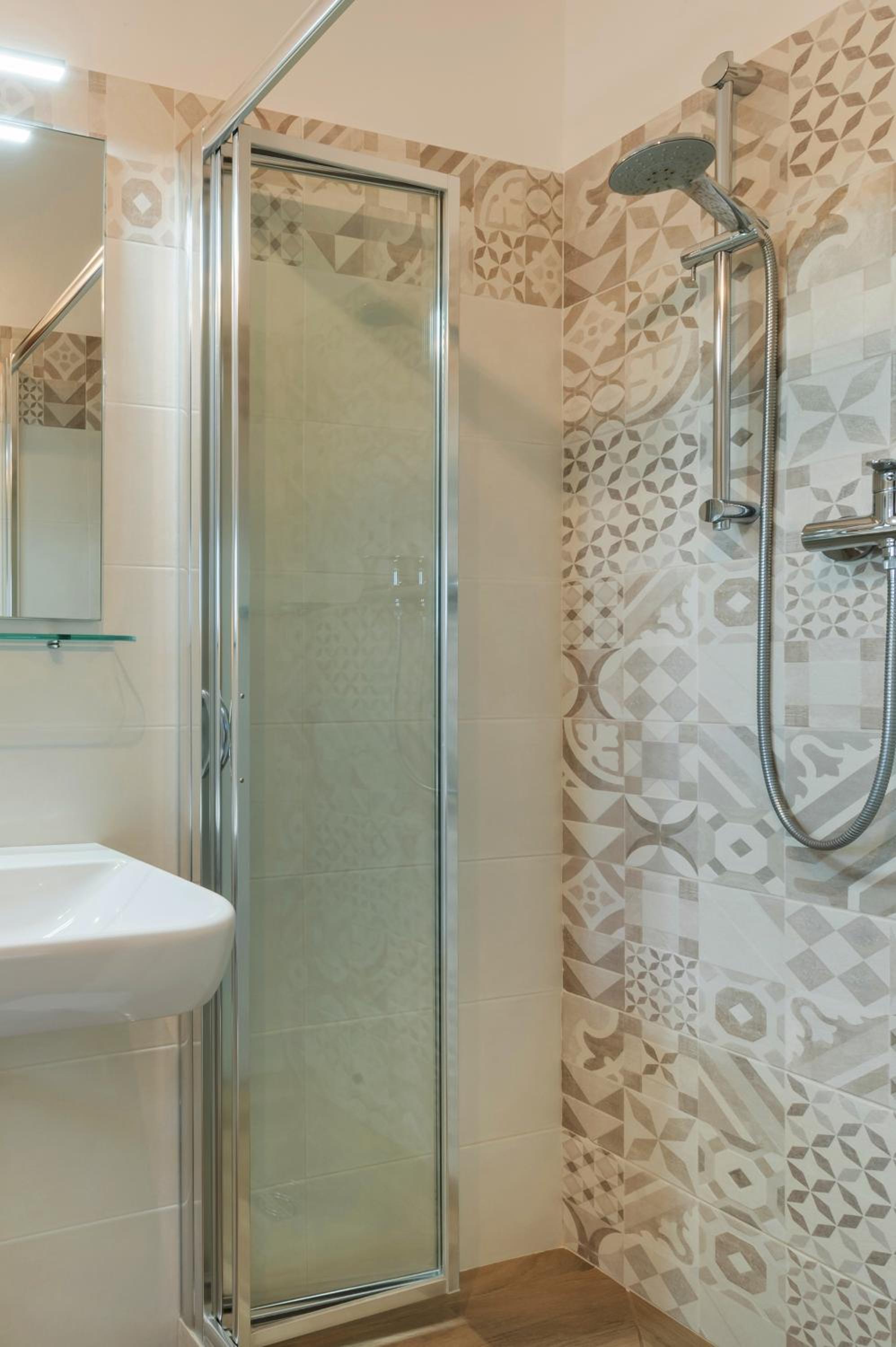 Double or Twin Room with View - Photo 3