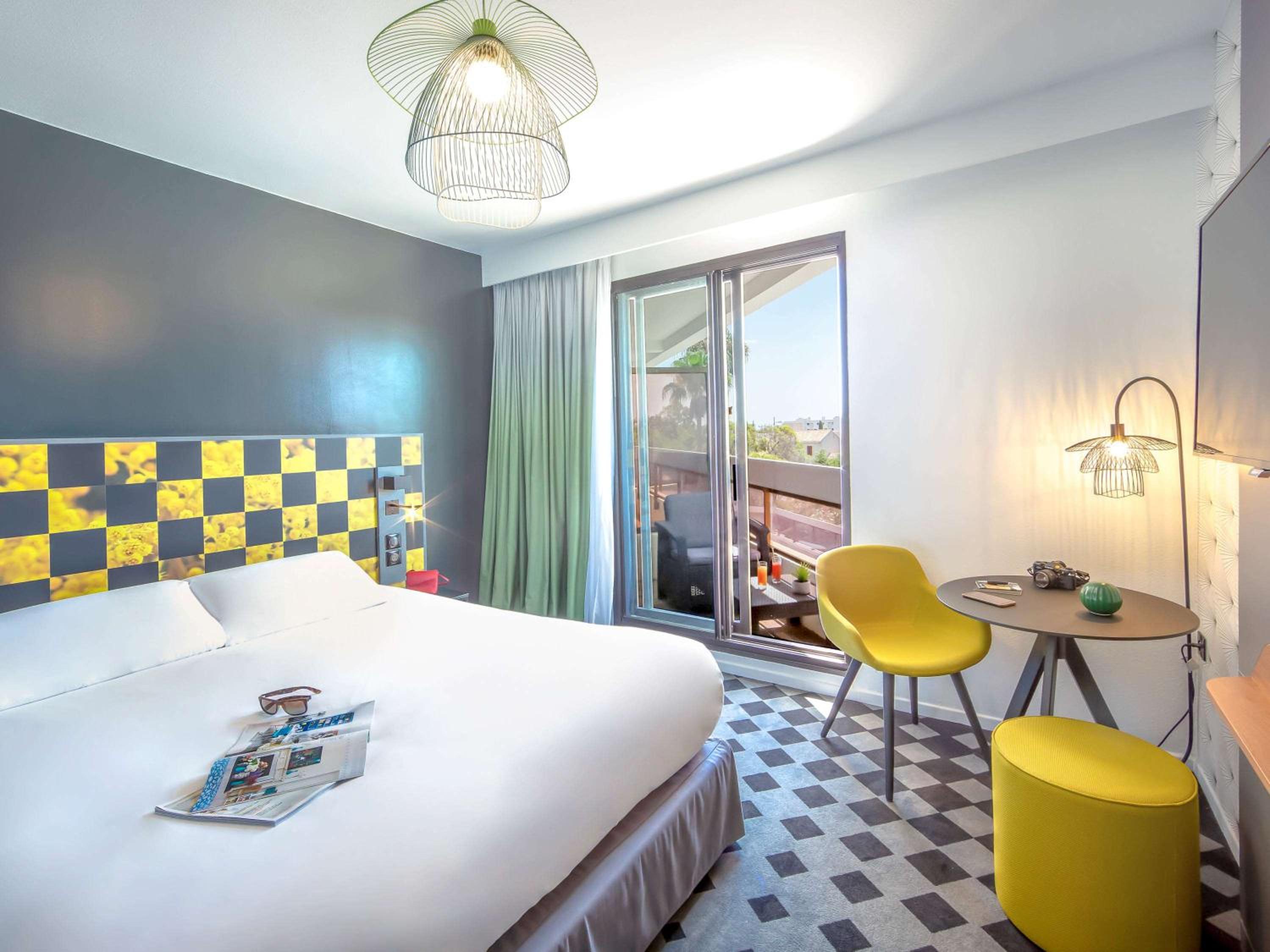 Privilege room with one double bed and balcony - Photo 1