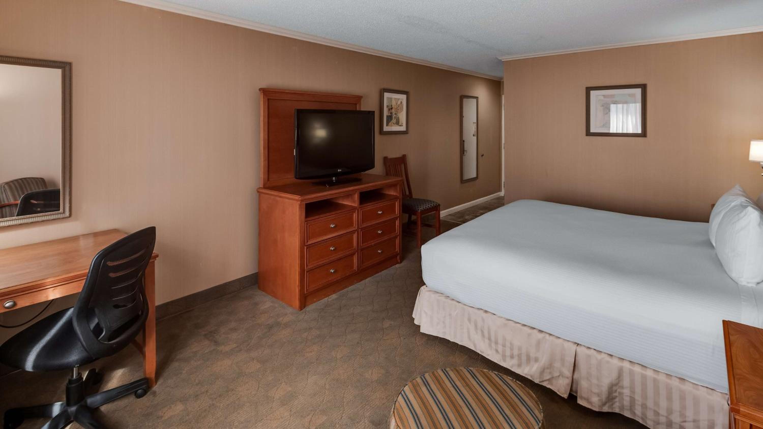 King Room with Spa Bath - Non Smoking photo 2