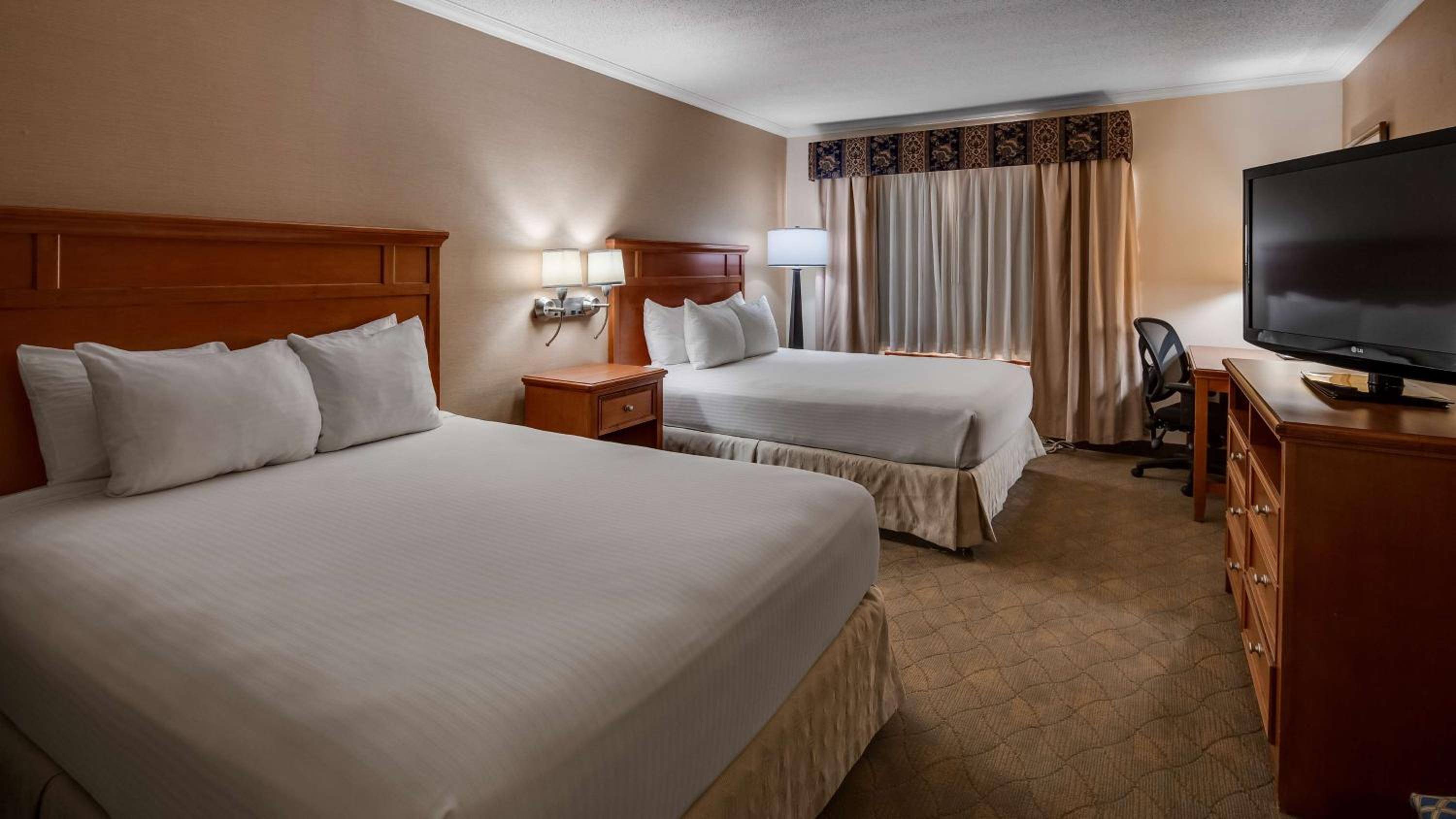 Queen Room with Two Queen Beds and Bath Tub - Disability Access/Non-Smoking  photo 1
