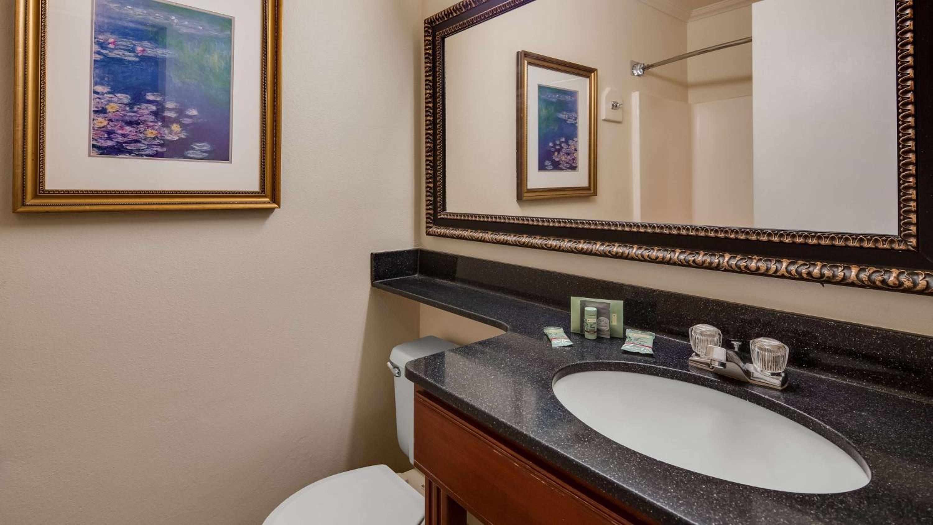 King Room with Spa Bath - Non Smoking photo 3