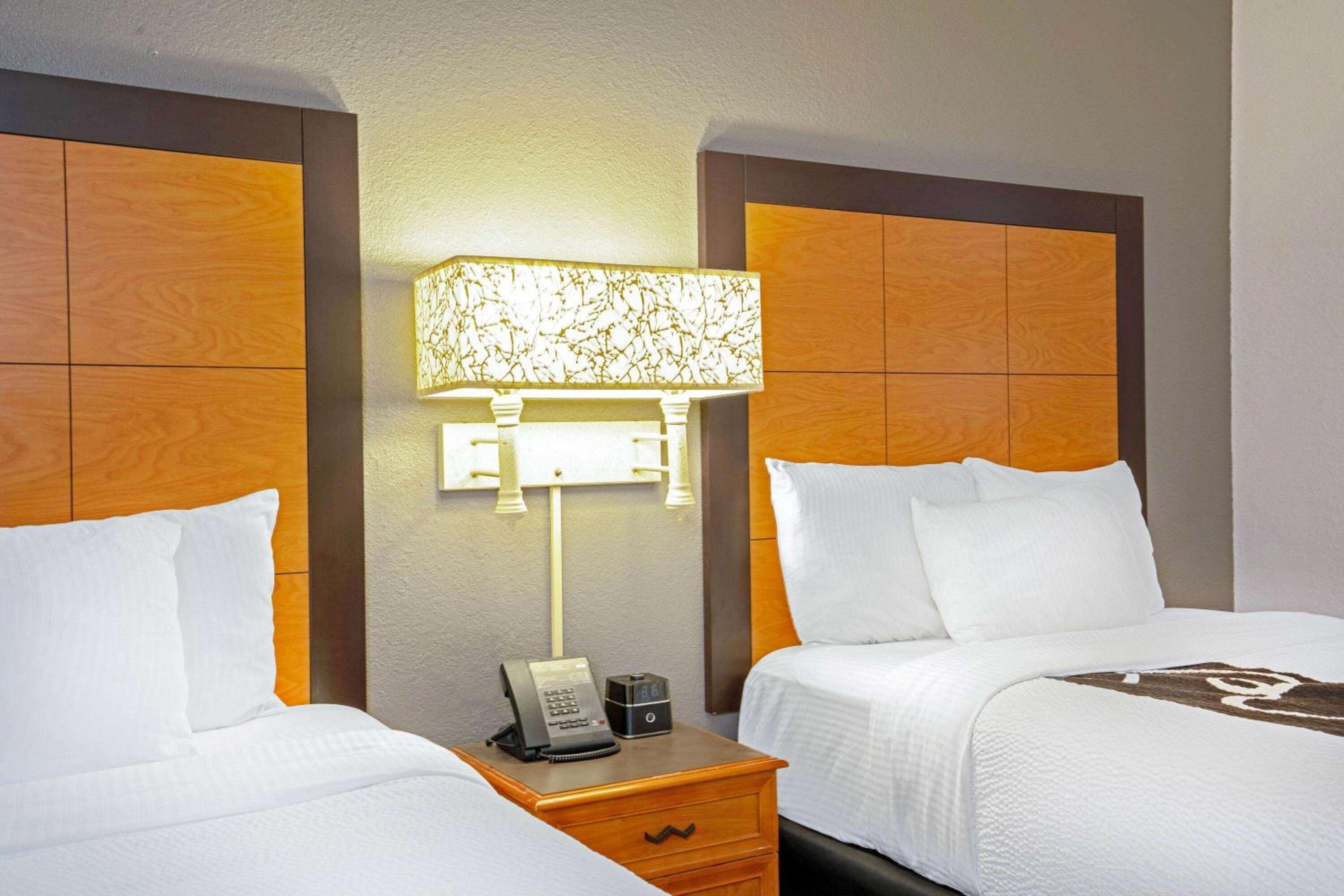 Double Room with Two Double Beds - Non-Smoking - Photo 7